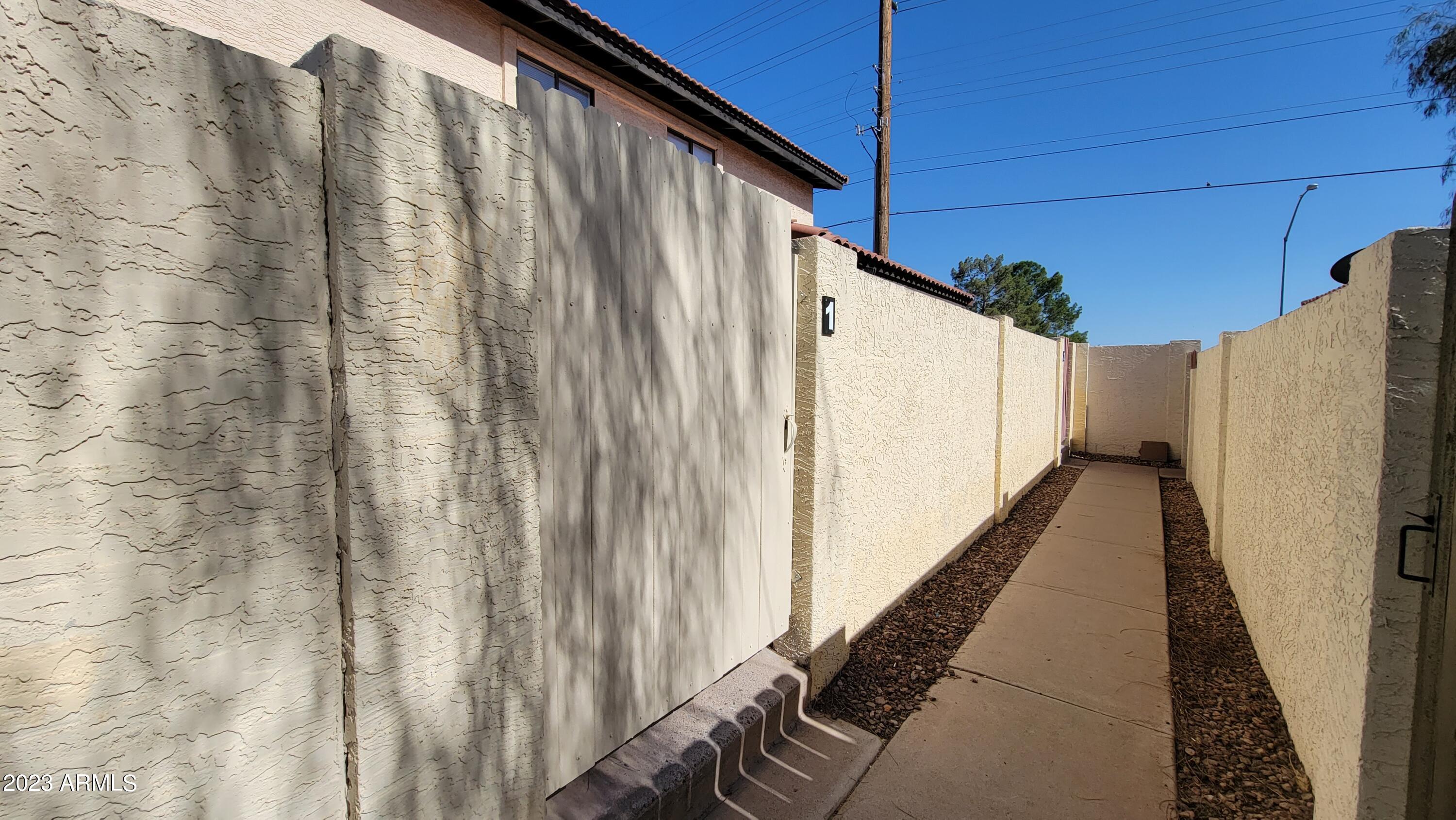6147 E GREENWAY Street Apt 1