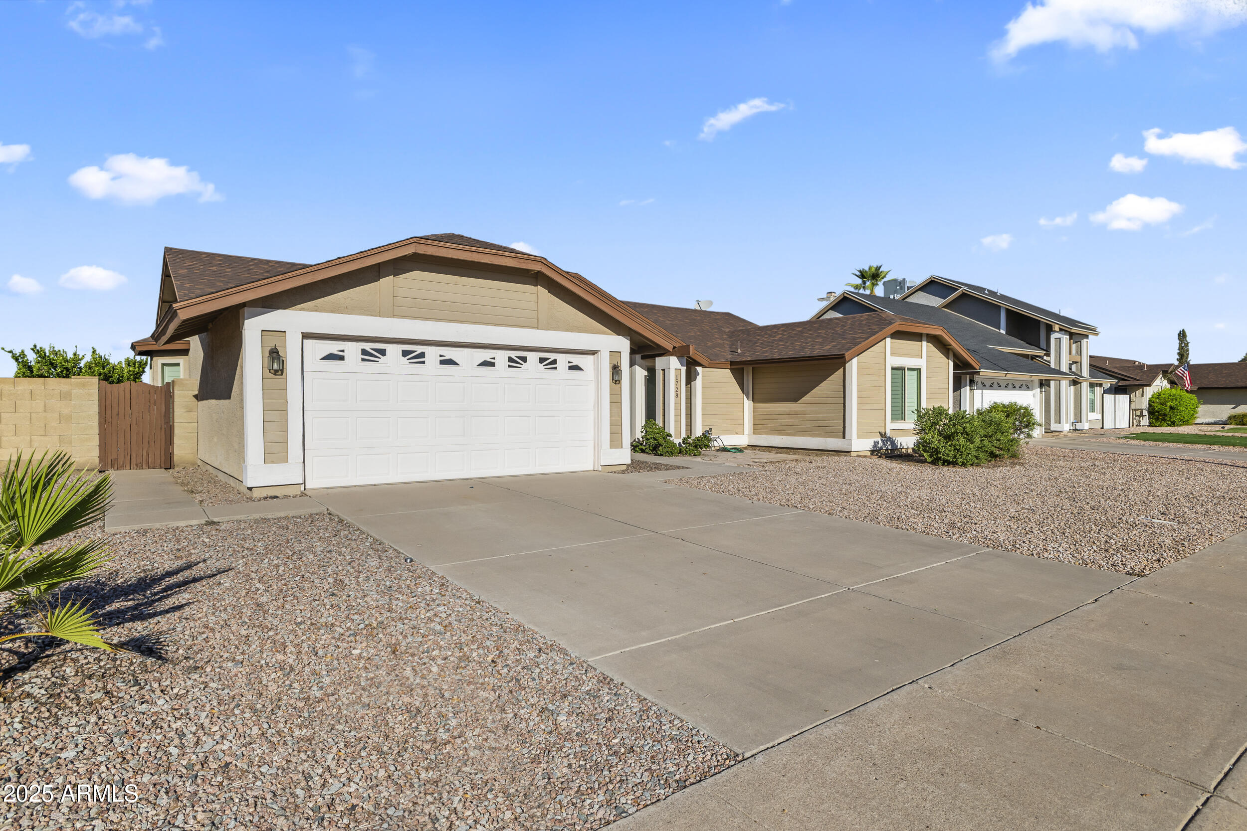 1728 N CHOLLA Street