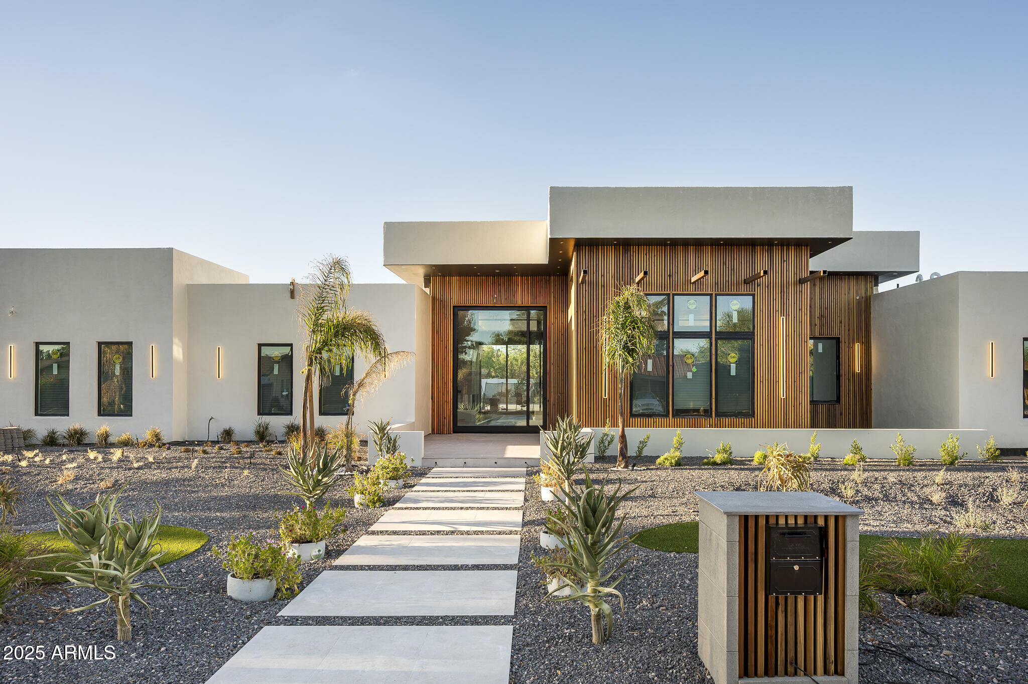 6026 E PERSHING Avenue