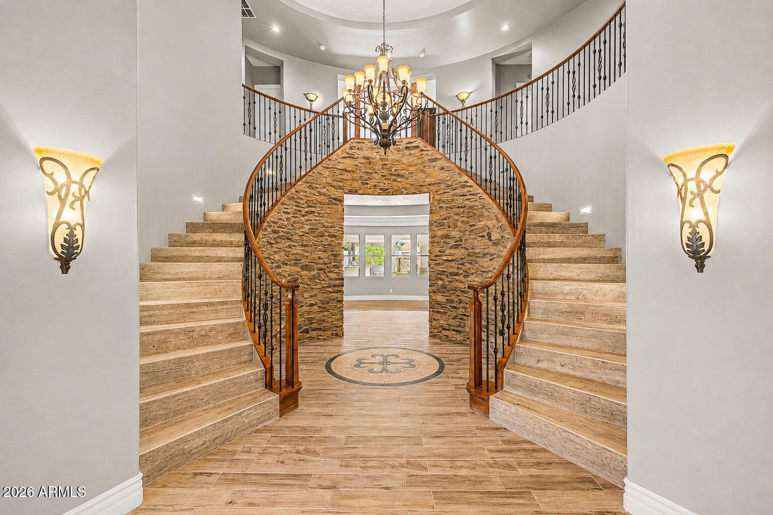 294 W GRAND CANYON Drive