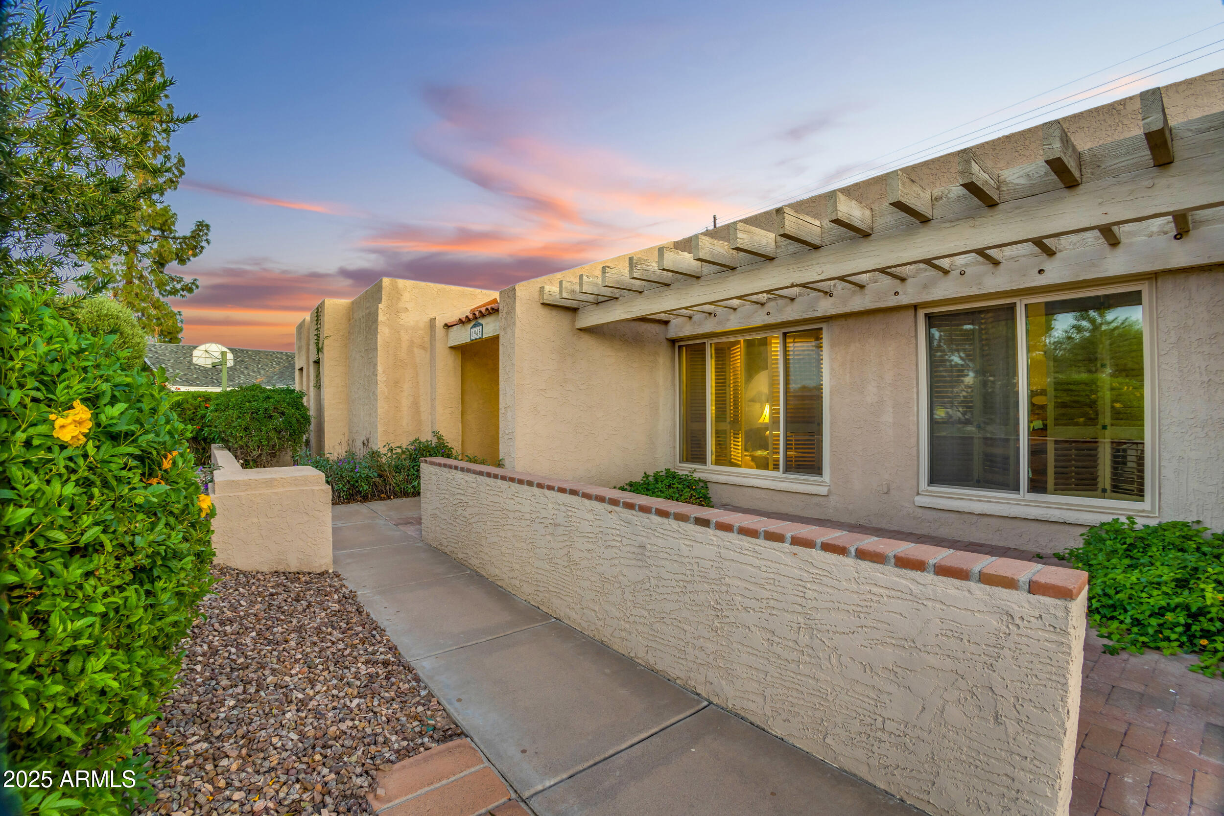 1943 E DIAMOND Drive