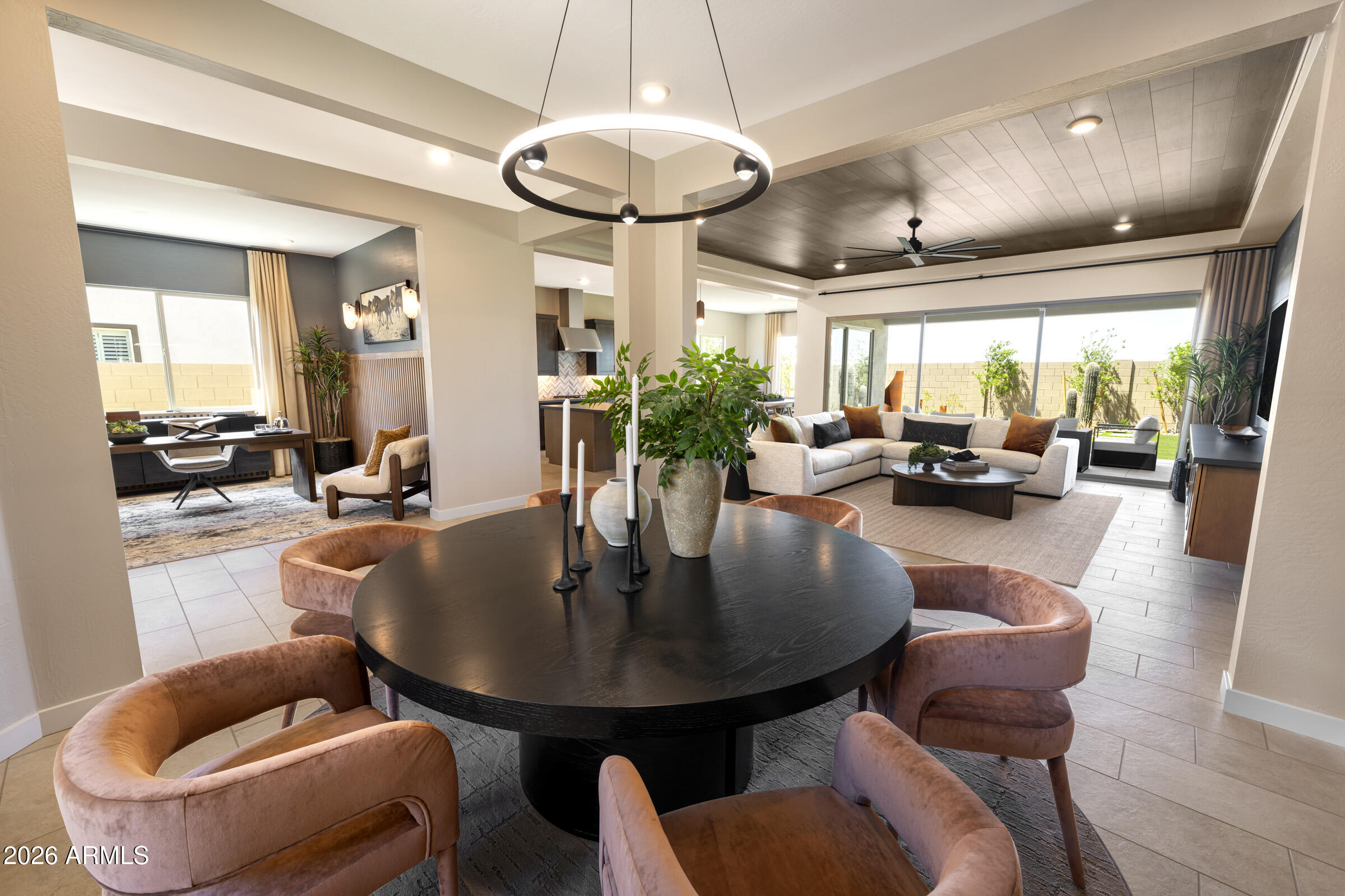 686 W TREASURE Trail