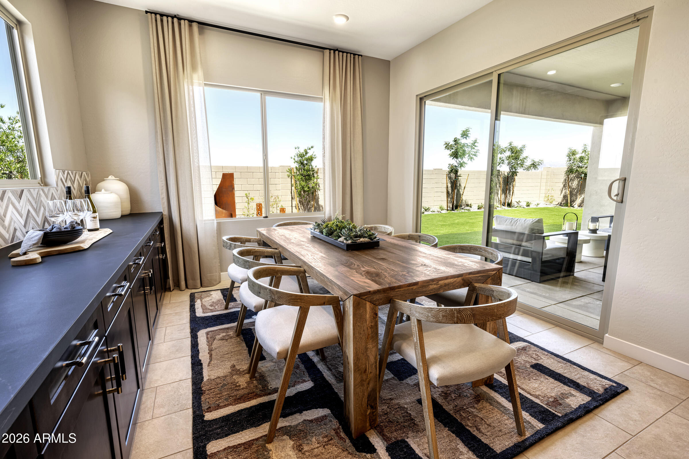 686 W TREASURE Trail