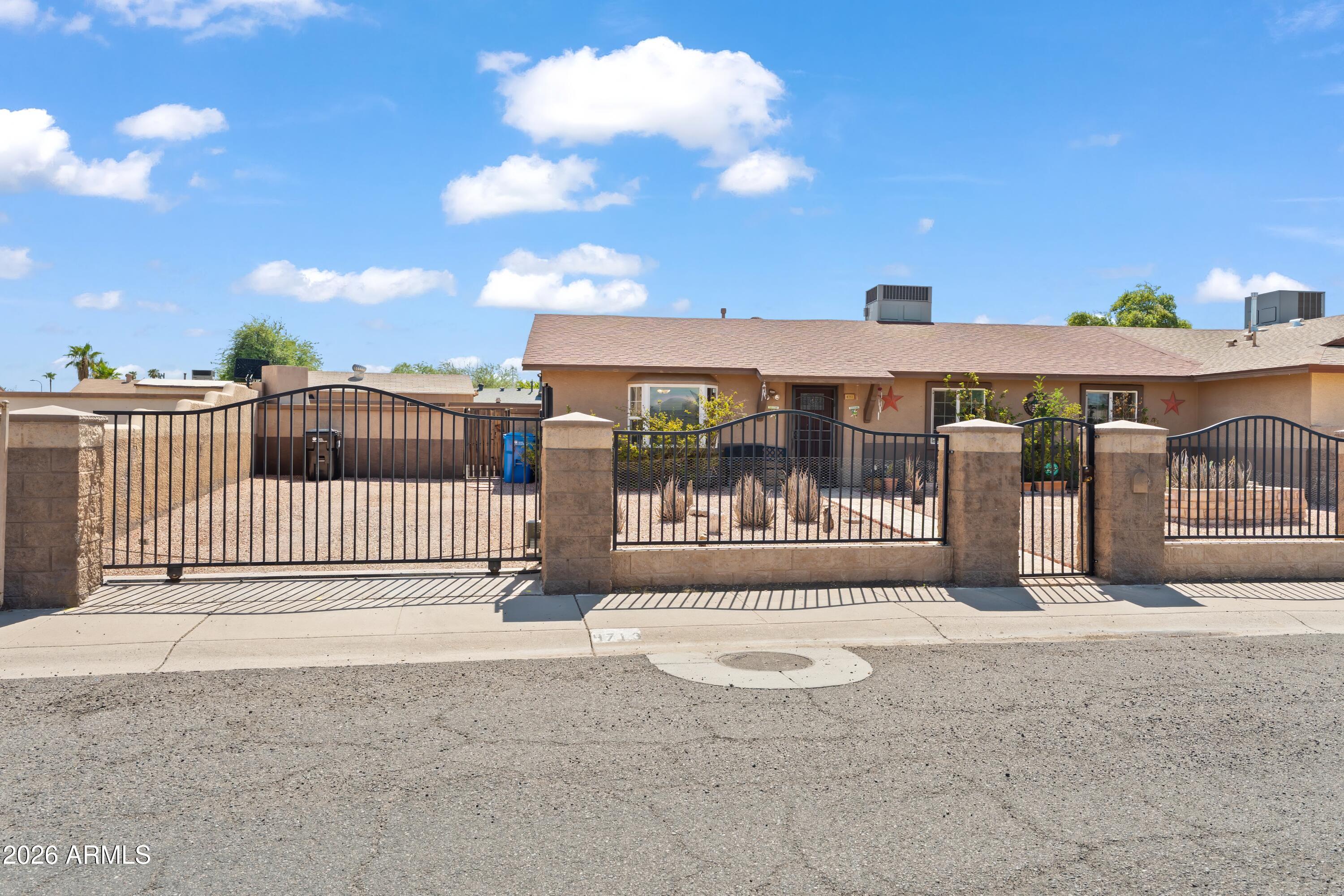 4713 E LA SALLE Street