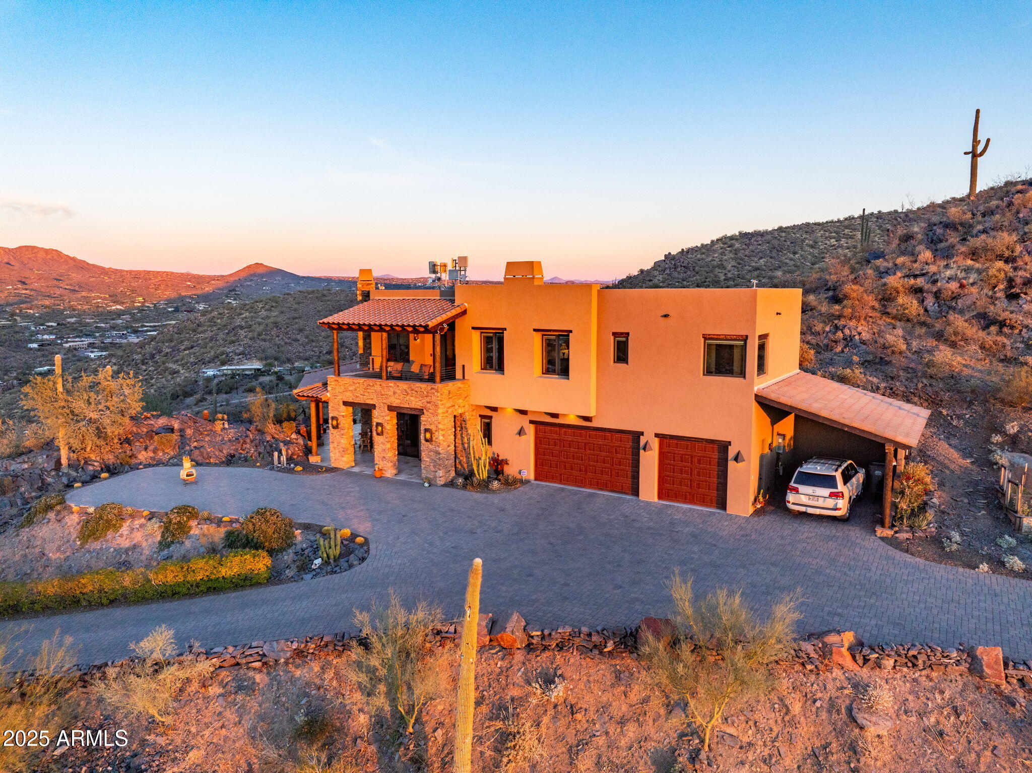 Black Mountain Ridgeline-Endless Sunrise/Sunset Views high above Cave Creek! - Residential