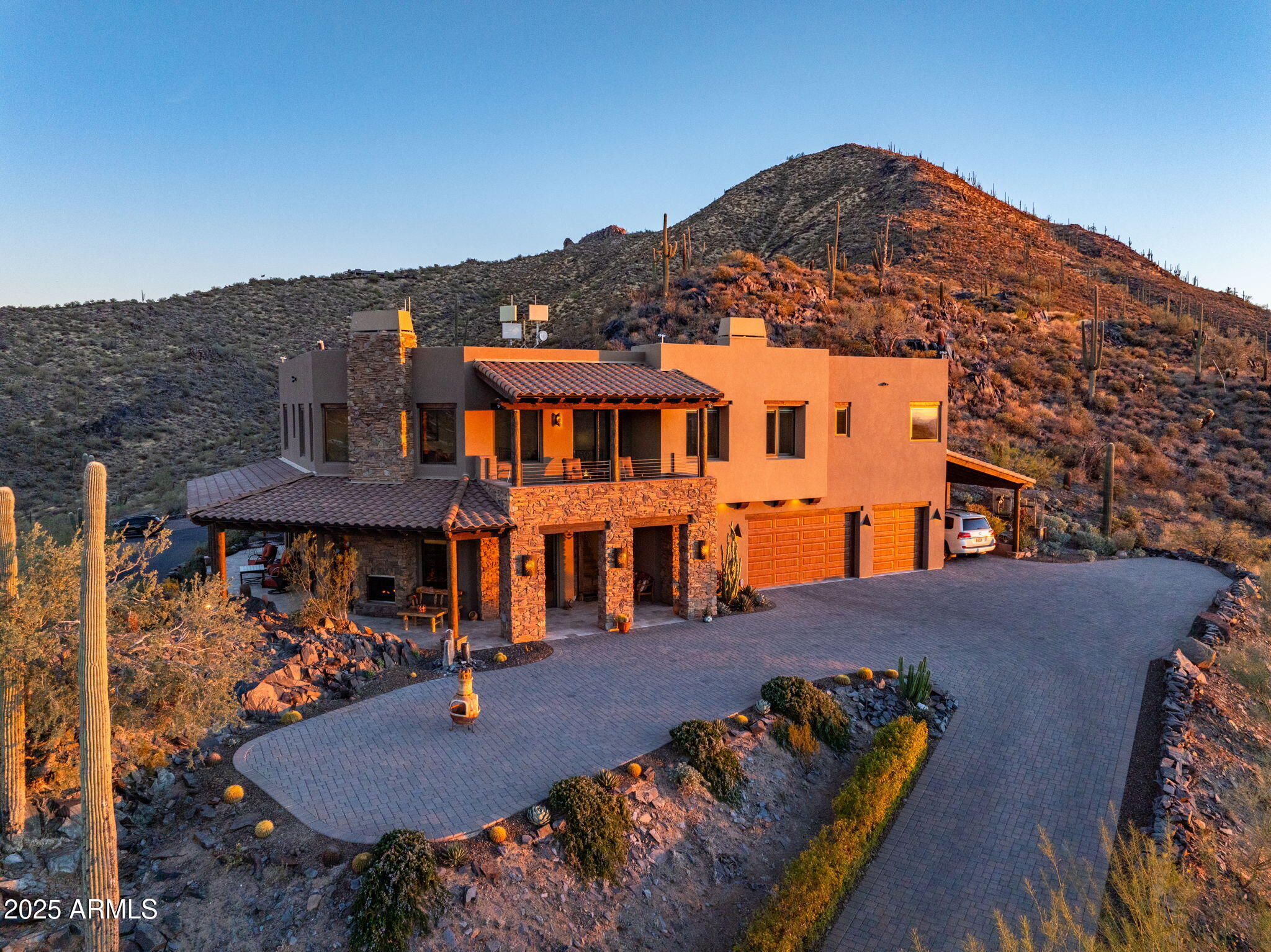 Black Mountain Ridgeline-Endless Sunrise/Sunset Views high above Cave Creek! - Residential