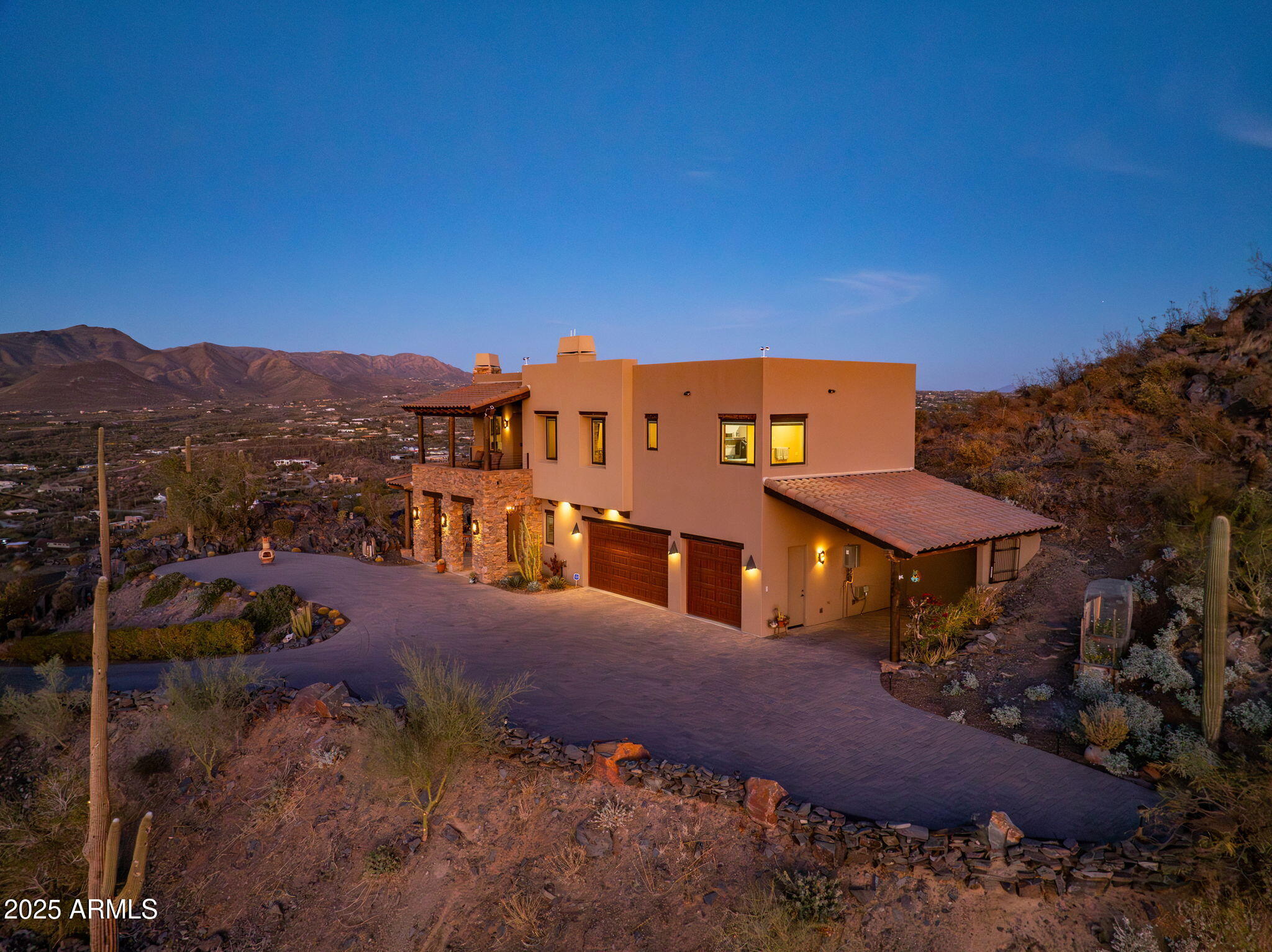 Black Mountain Ridgeline-Endless Sunrise/Sunset Views high above Cave Creek! - Residential