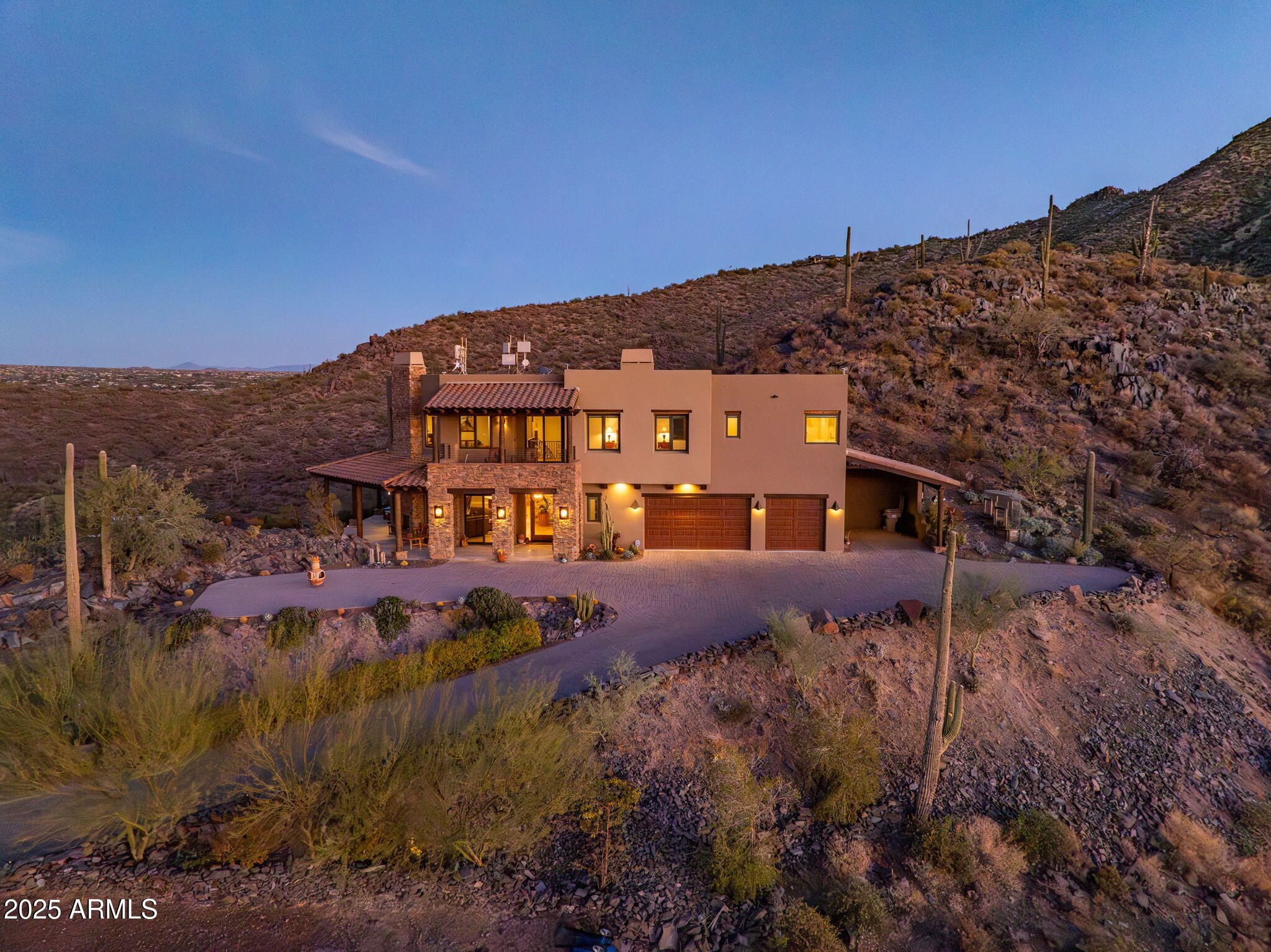 Black Mountain Ridgeline-Endless Sunrise/Sunset Views high above Cave Creek! - Residential