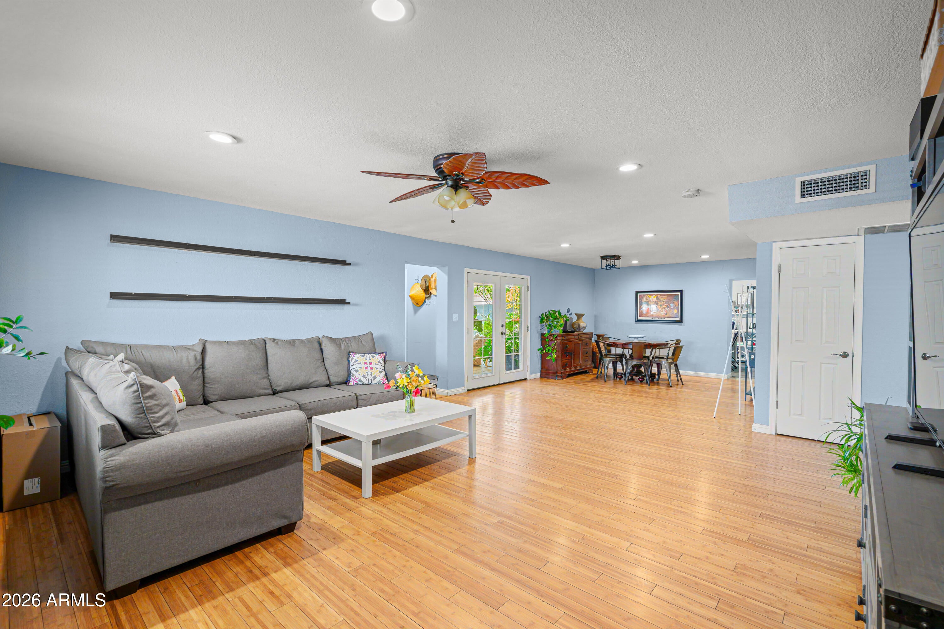 2209 W EDGEWOOD Avenue