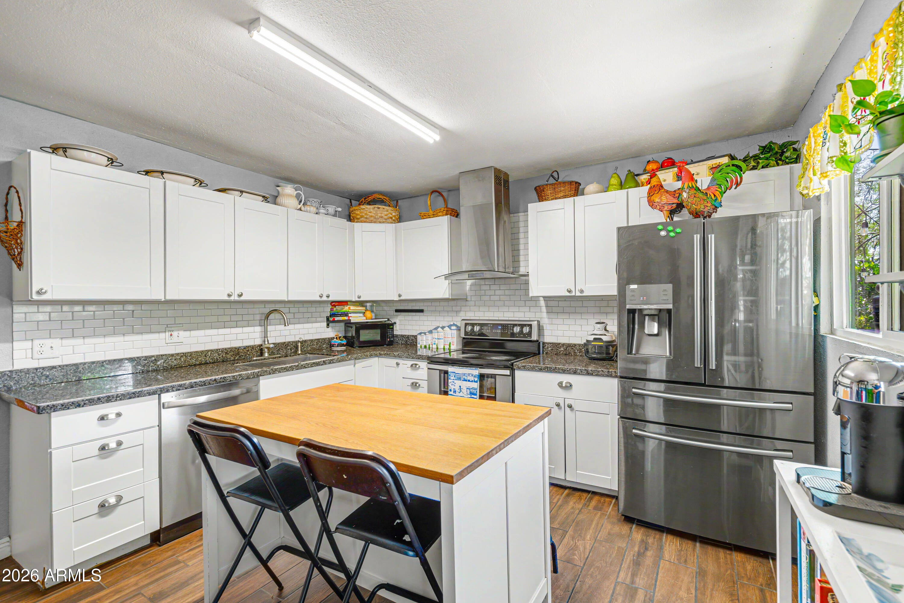 2209 W EDGEWOOD Avenue