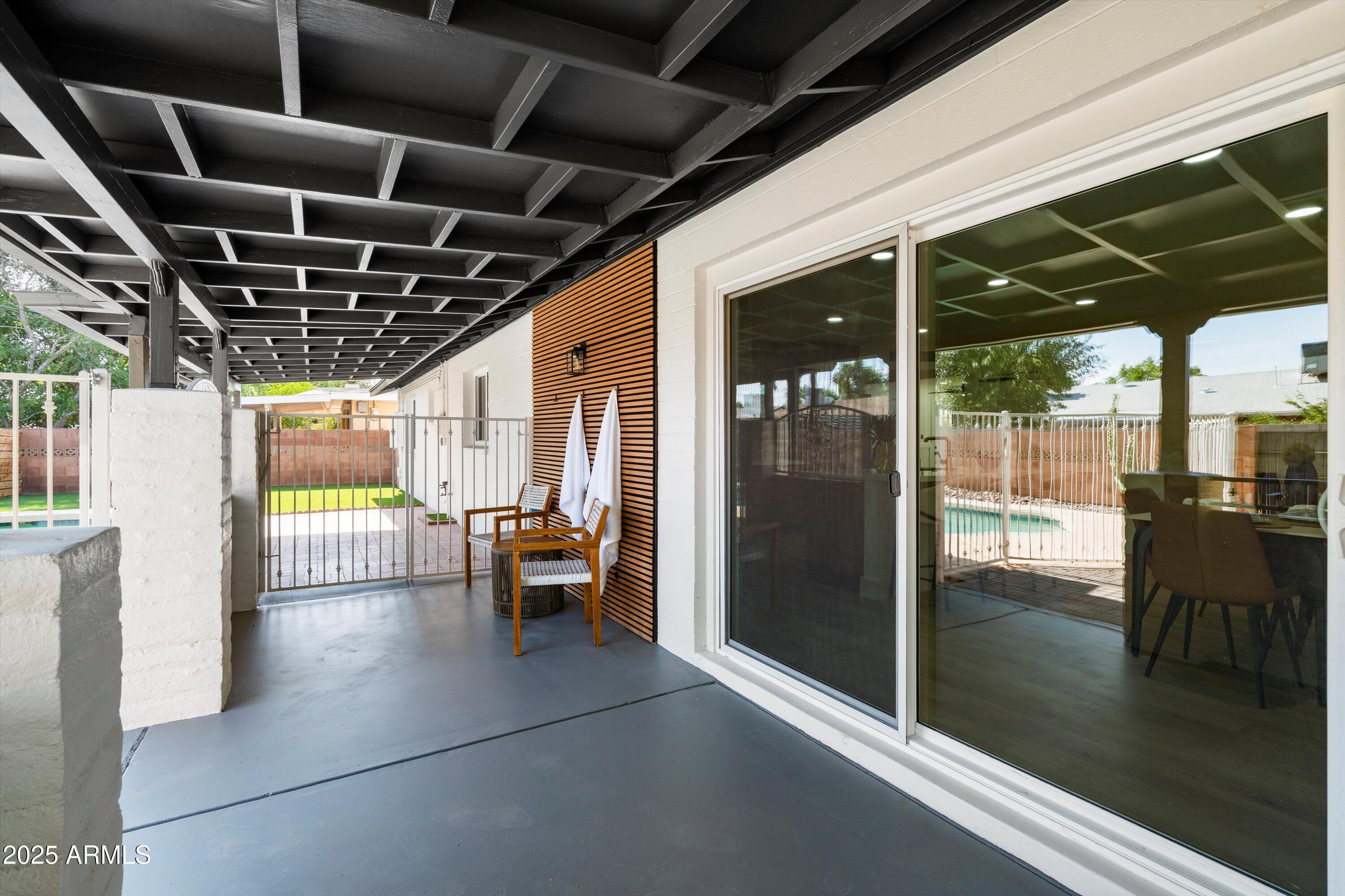 1713 W ROYAL PALM Road