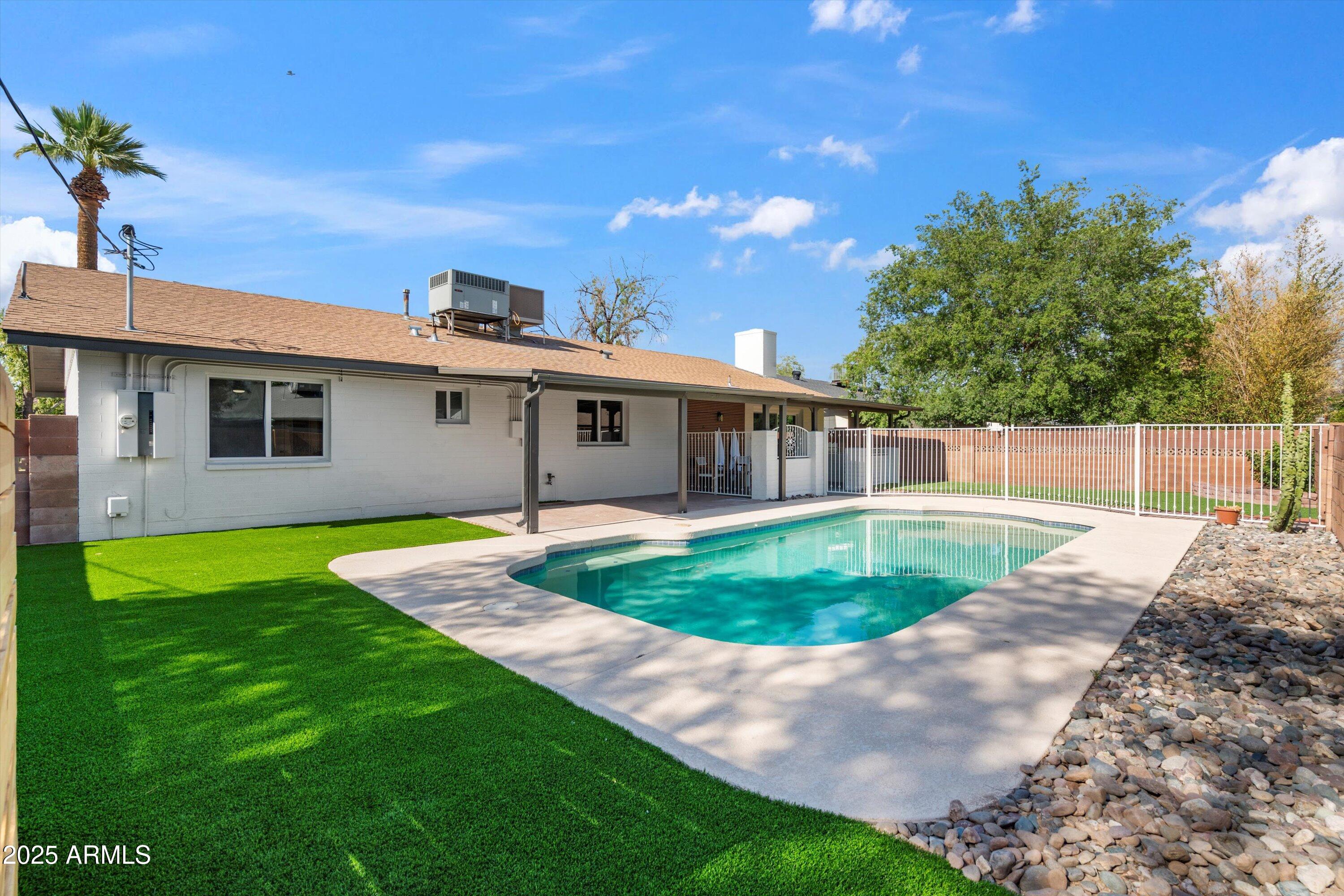 1713 W ROYAL PALM Road