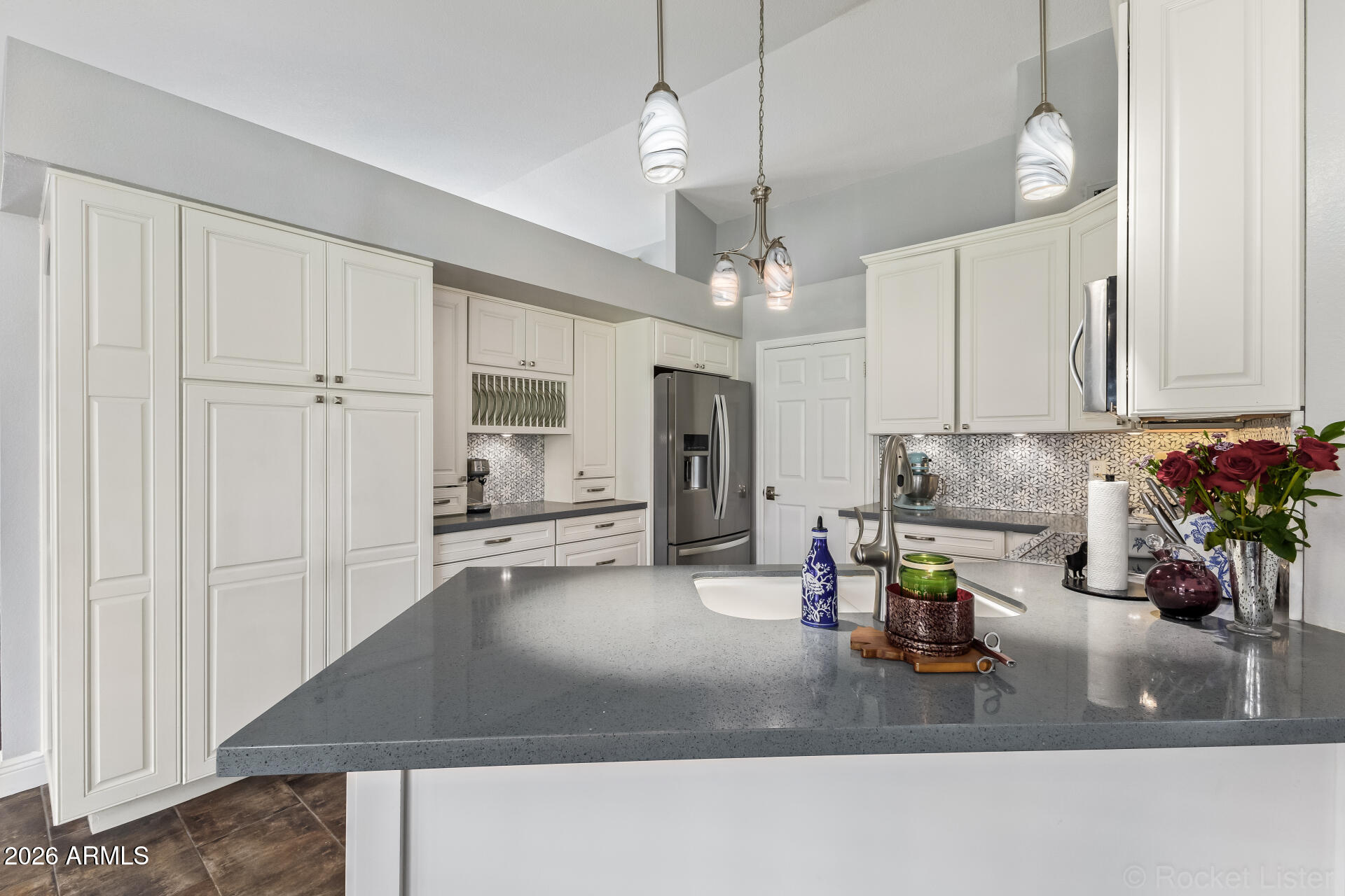 2711 W HIGHLAND Street