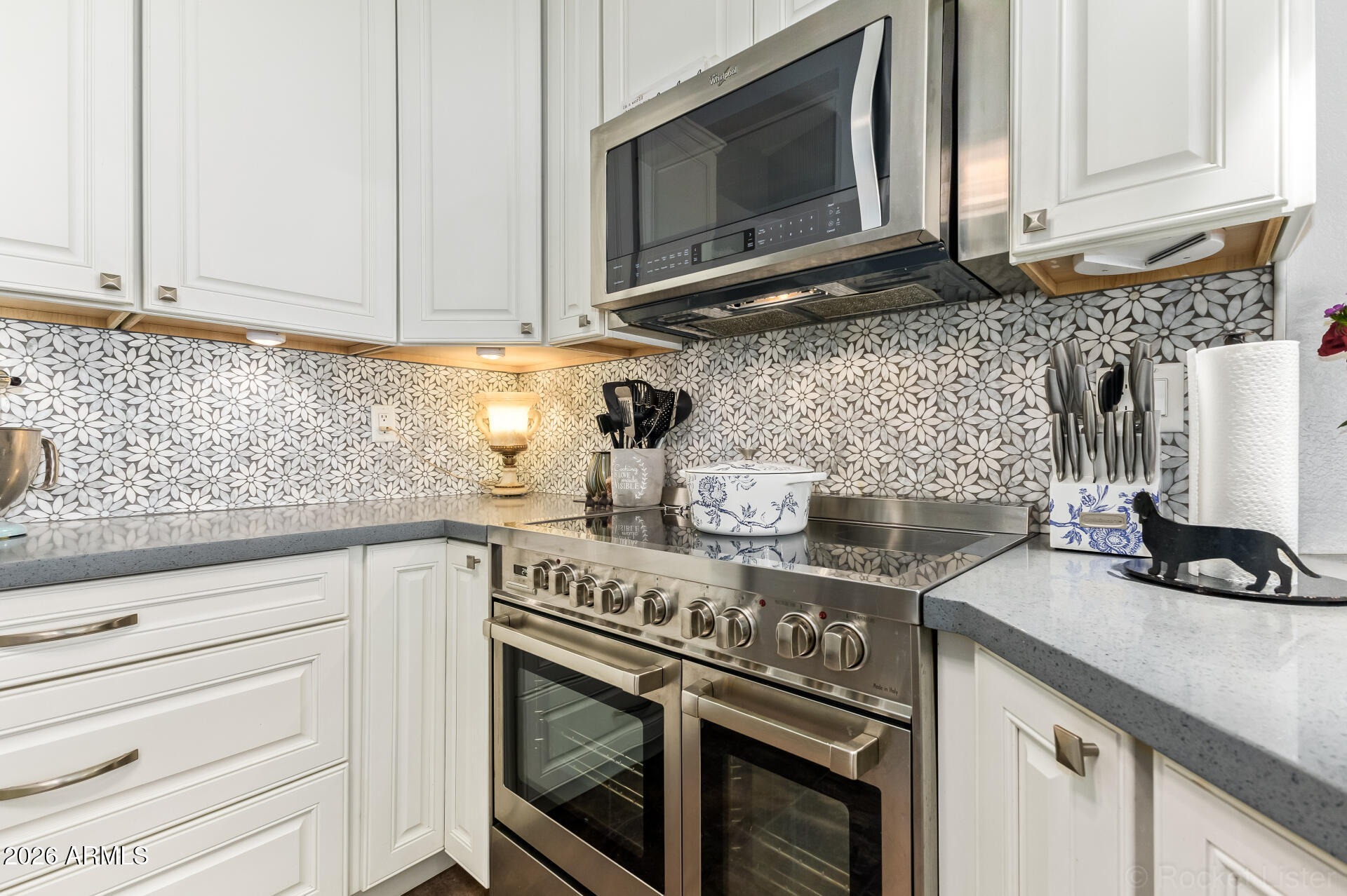 2711 W HIGHLAND Street