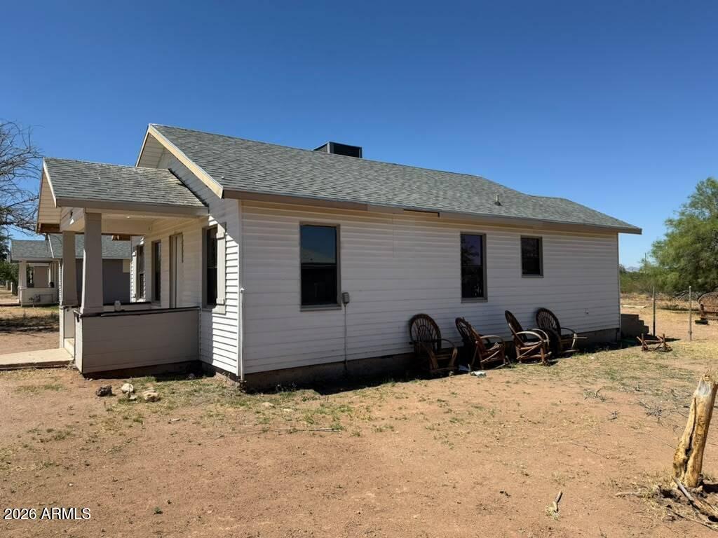 2132 N COUGAR Place