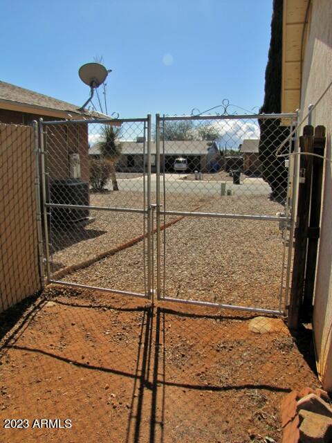 QUAIL HOLLOW - Residential Lease
