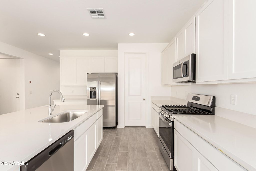 Photo of 12392 W Parkway Lane, Avondale, AZ 85323 (MLS # 6909710)