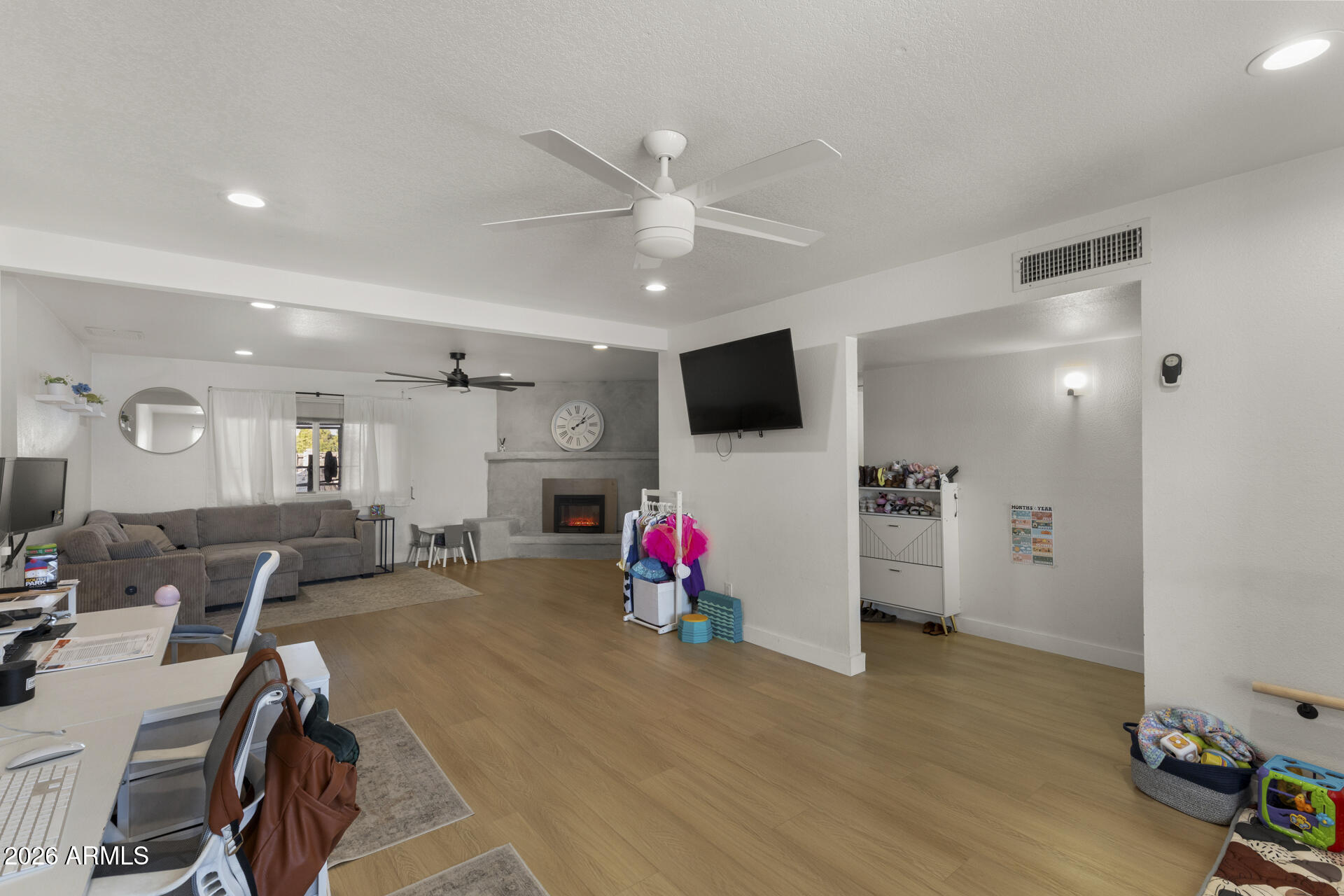 2208 E CONTESSA Circle