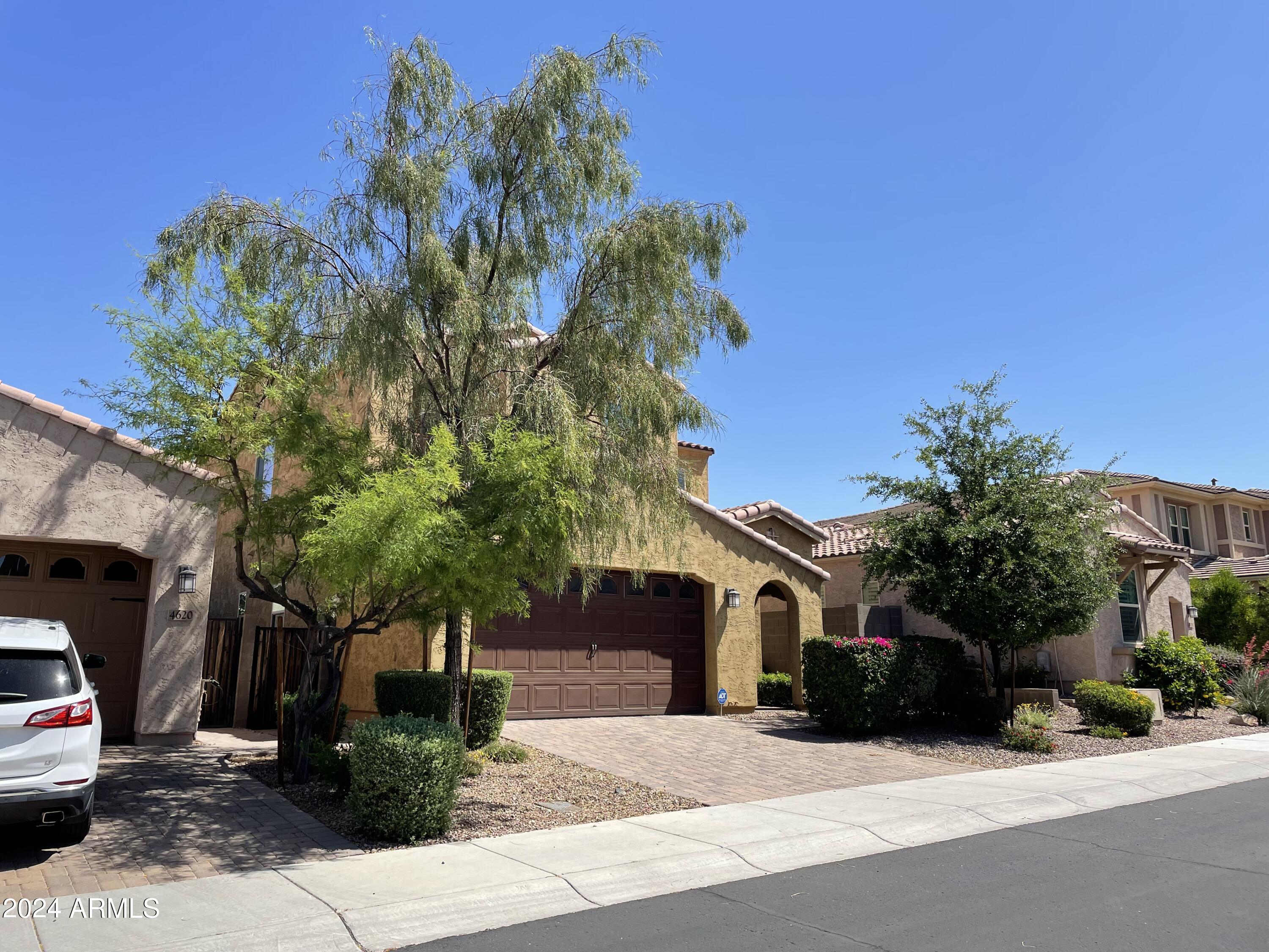 4624 E VISTA BONITA Drive