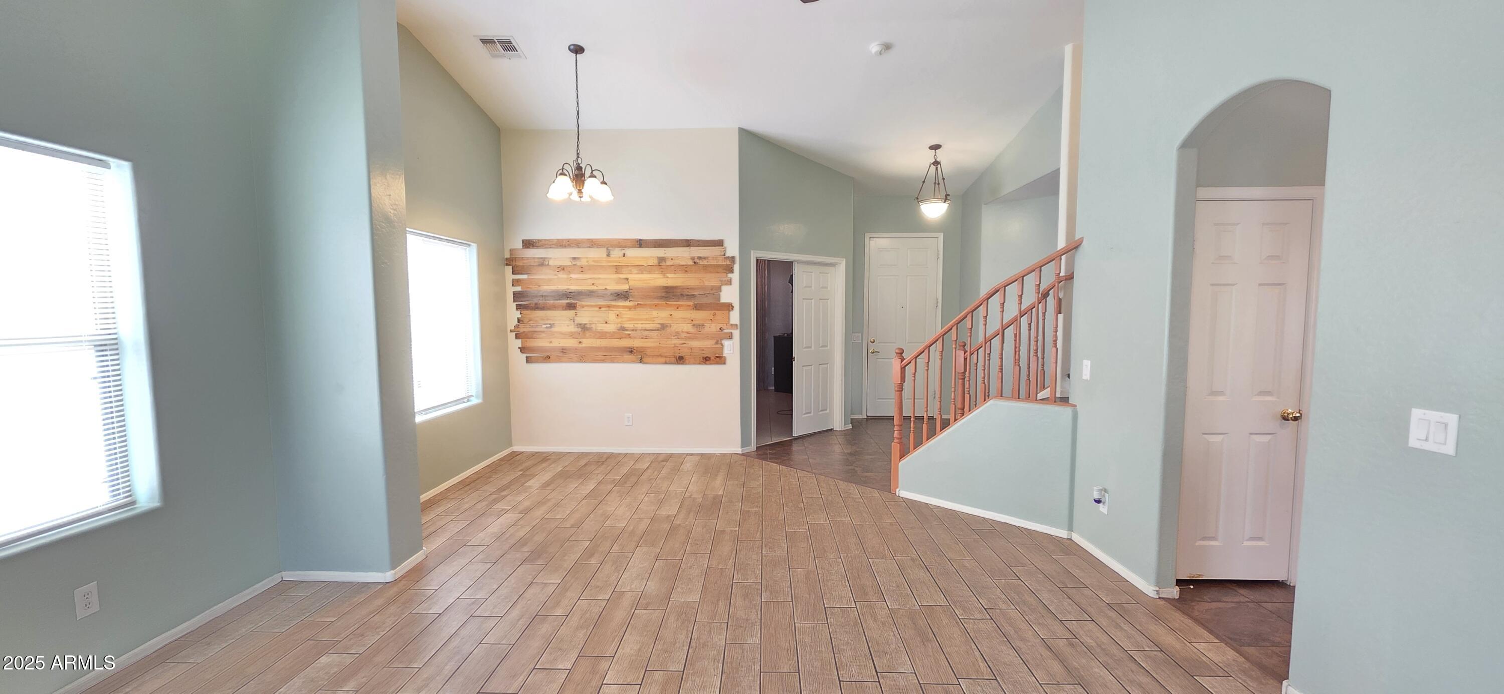 518 W BLACK HAWK Place