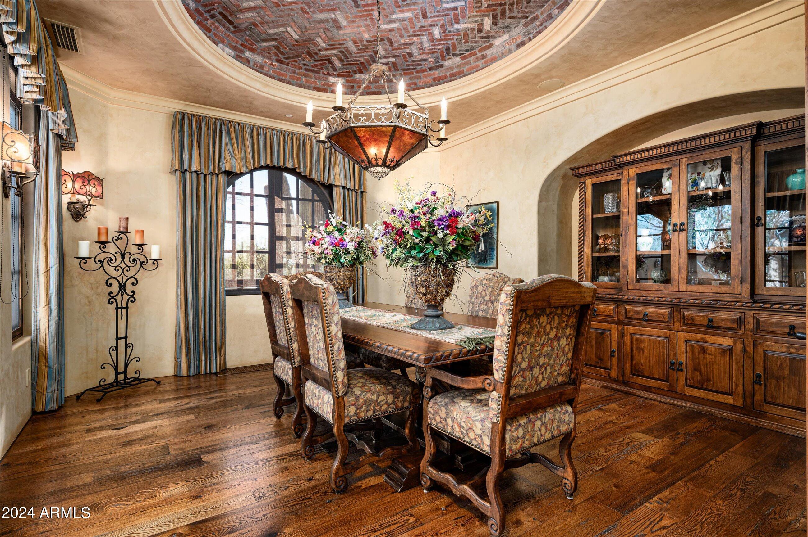 WHISPER ROCK - Residential
