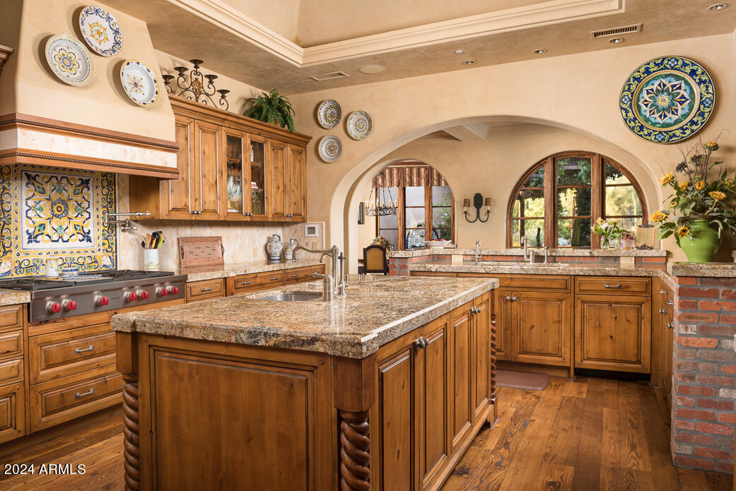 WHISPER ROCK - Residential