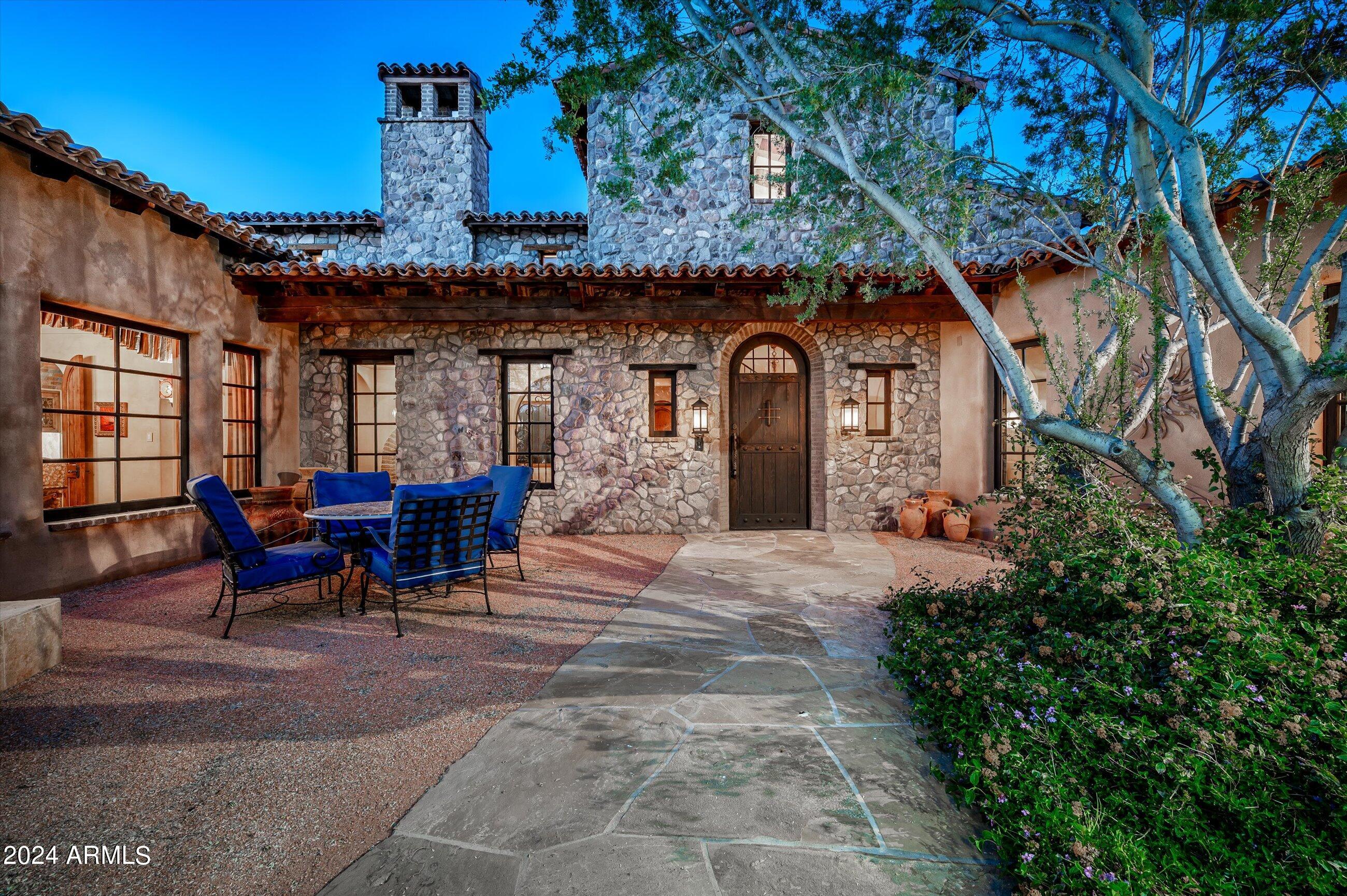 WHISPER ROCK - Residential