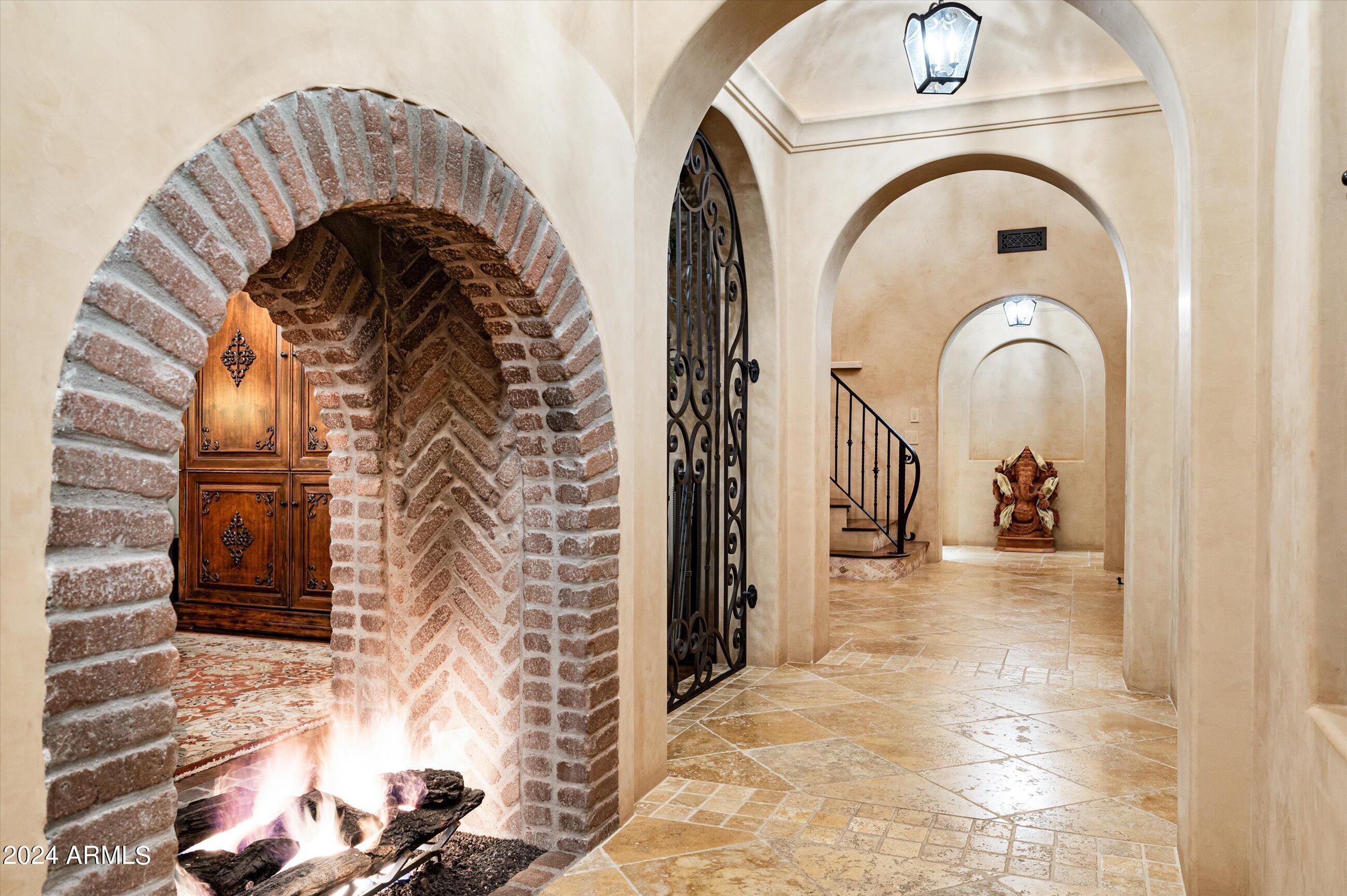 WHISPER ROCK - Residential