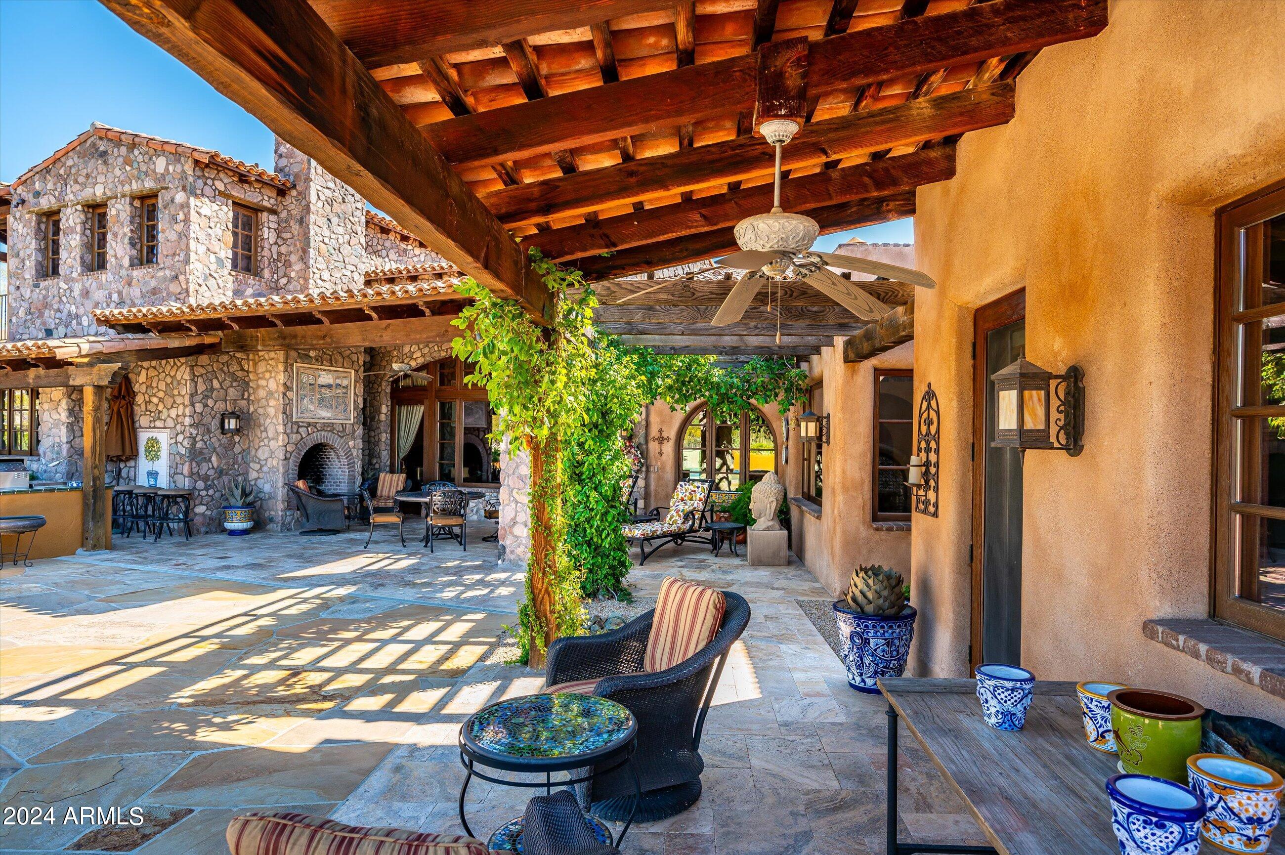WHISPER ROCK - Residential