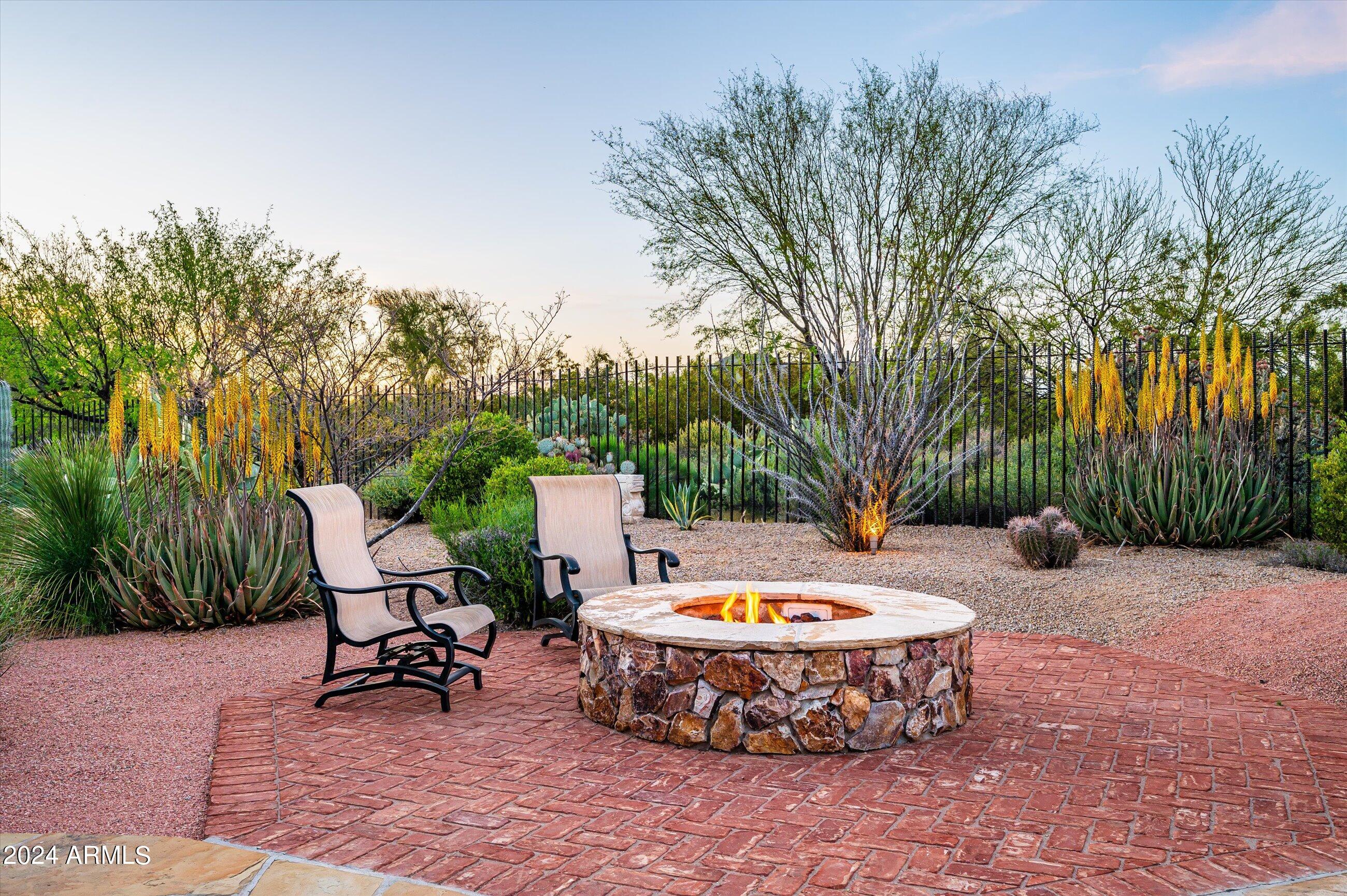 WHISPER ROCK - Residential