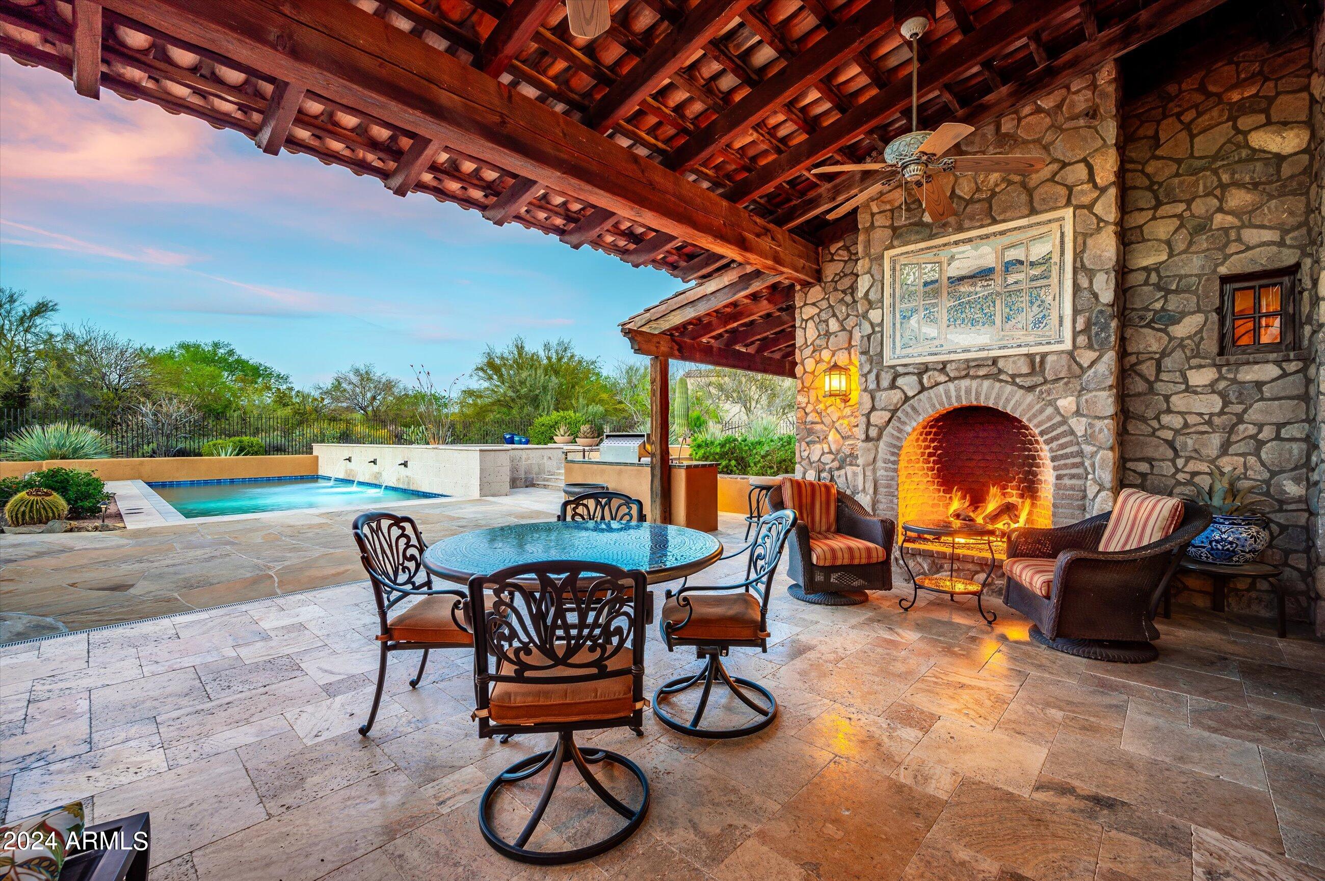WHISPER ROCK - Residential
