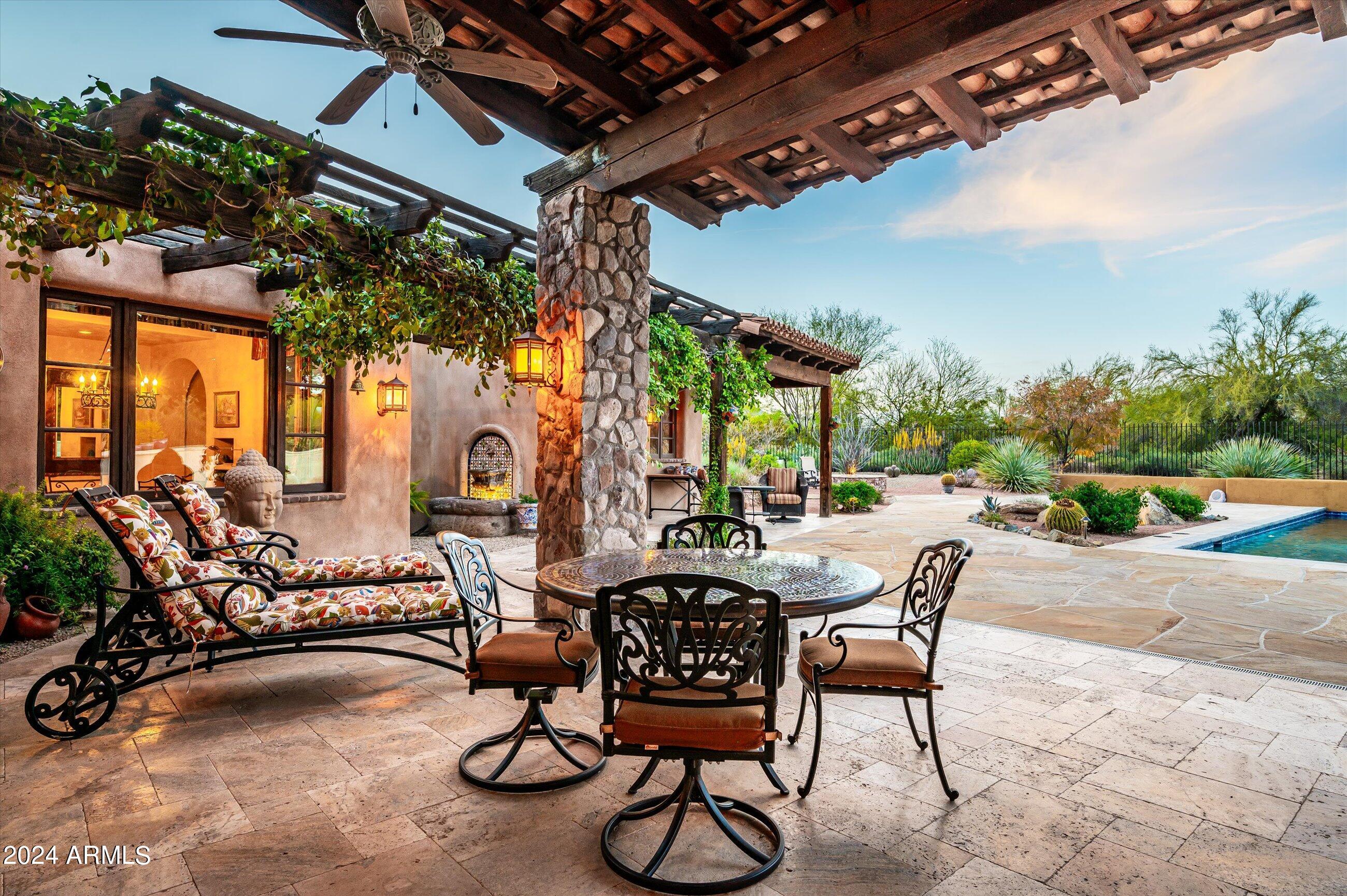 WHISPER ROCK - Residential