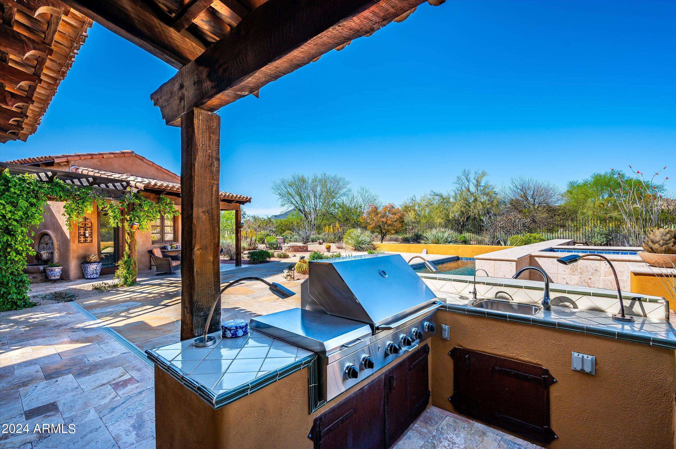 WHISPER ROCK - Residential