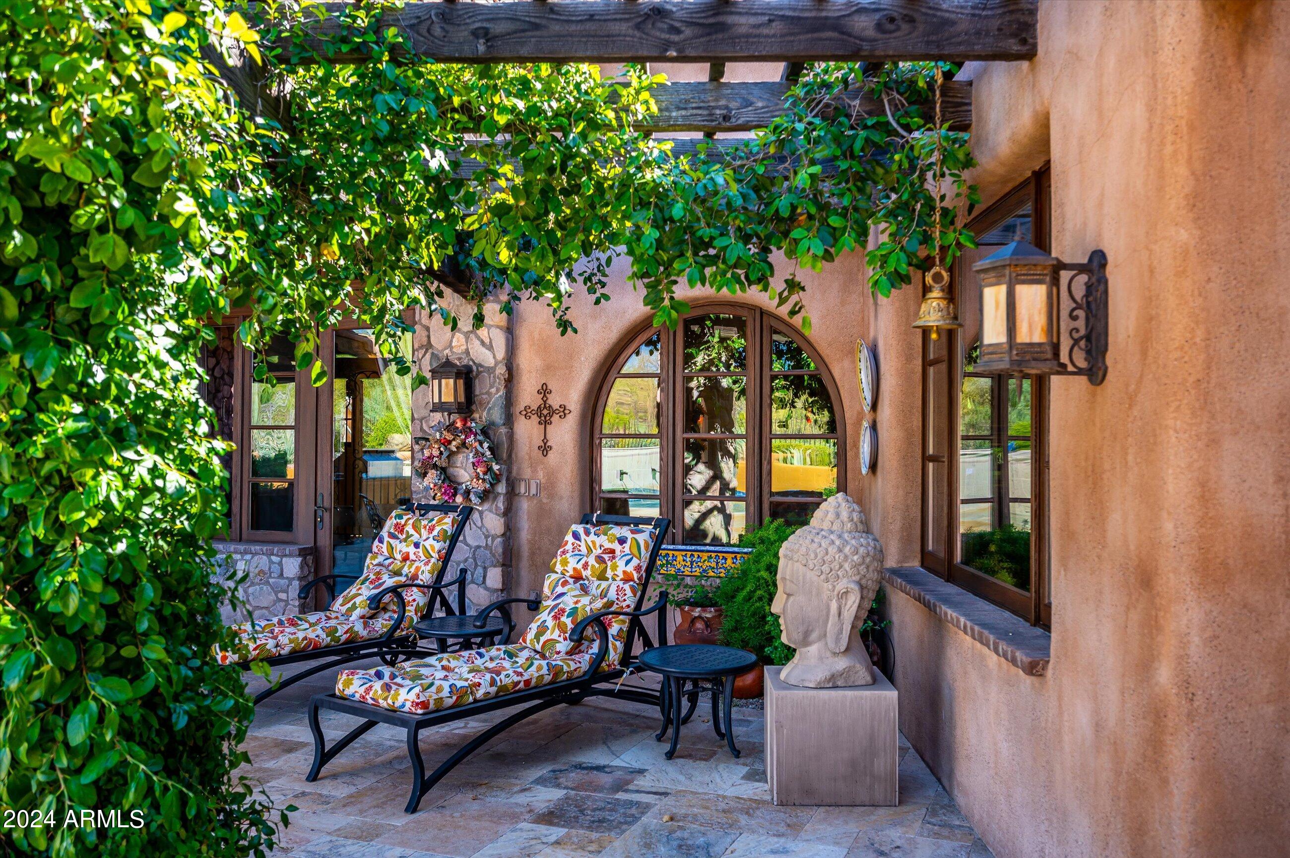 WHISPER ROCK - Residential
