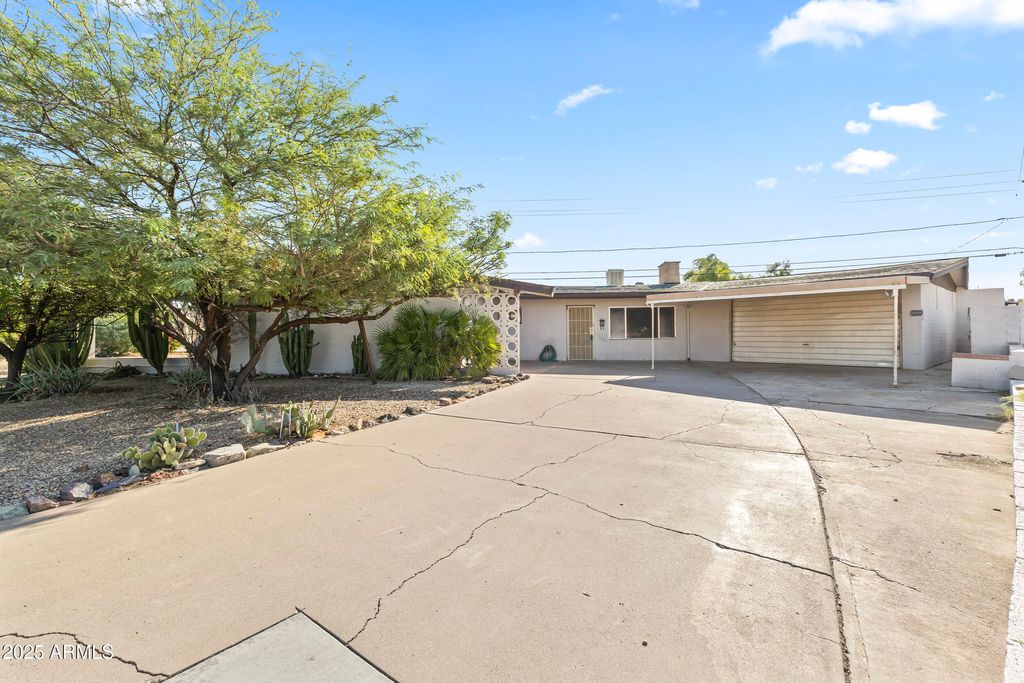 Photo of 5317 N 61st Drive, Glendale, AZ 85301 (MLS # 6923808)