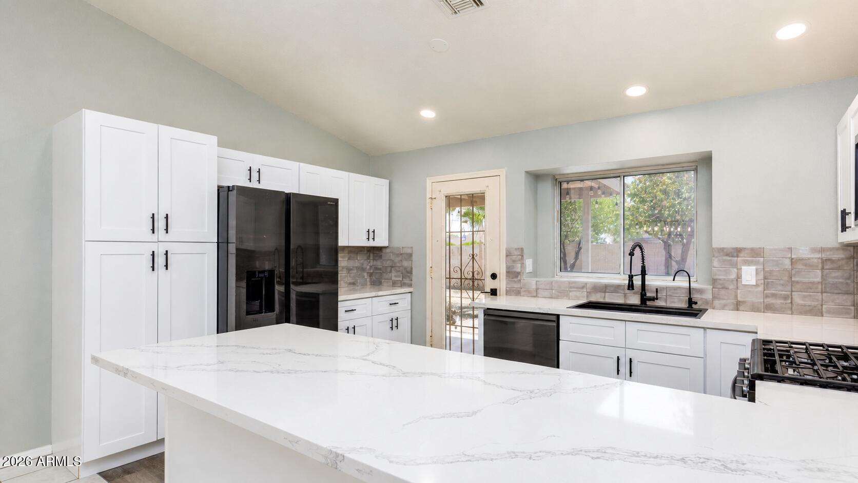 2624 N RICARDO --