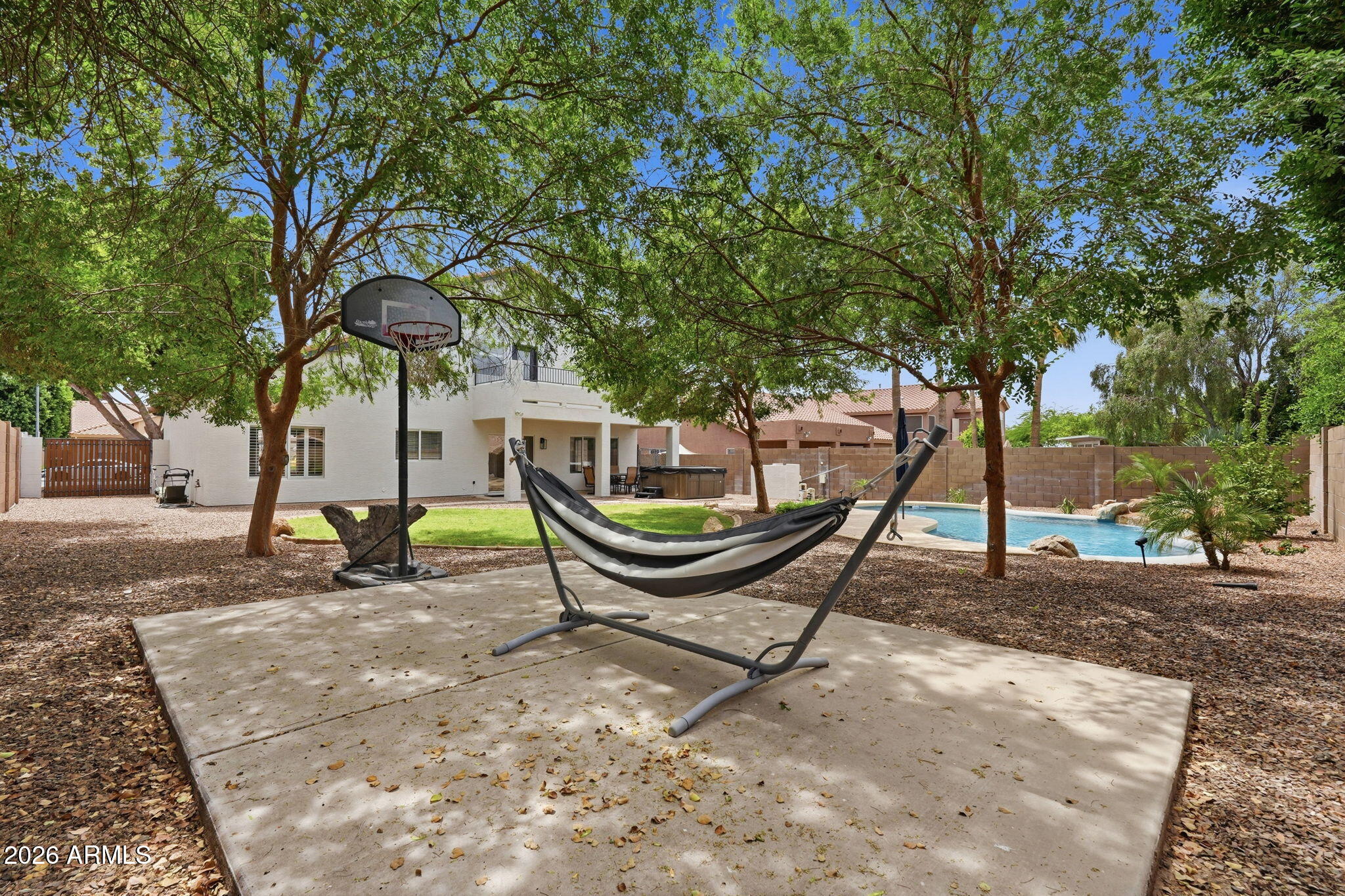 OLYMPIC ESTATES - Residential