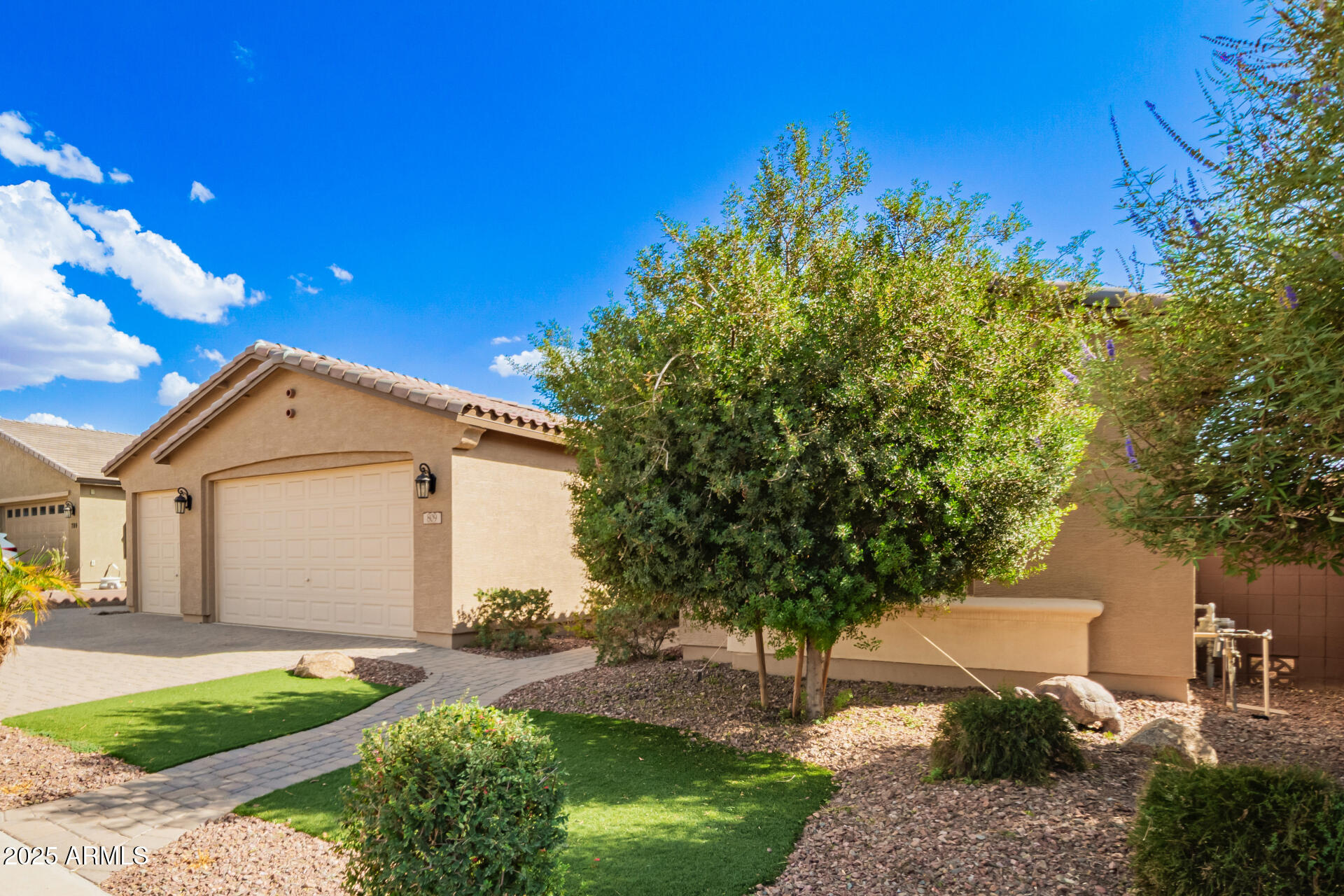 809 W TALLOW TREE Avenue