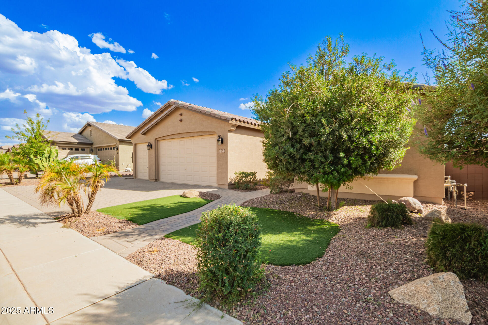 809 W TALLOW TREE Avenue