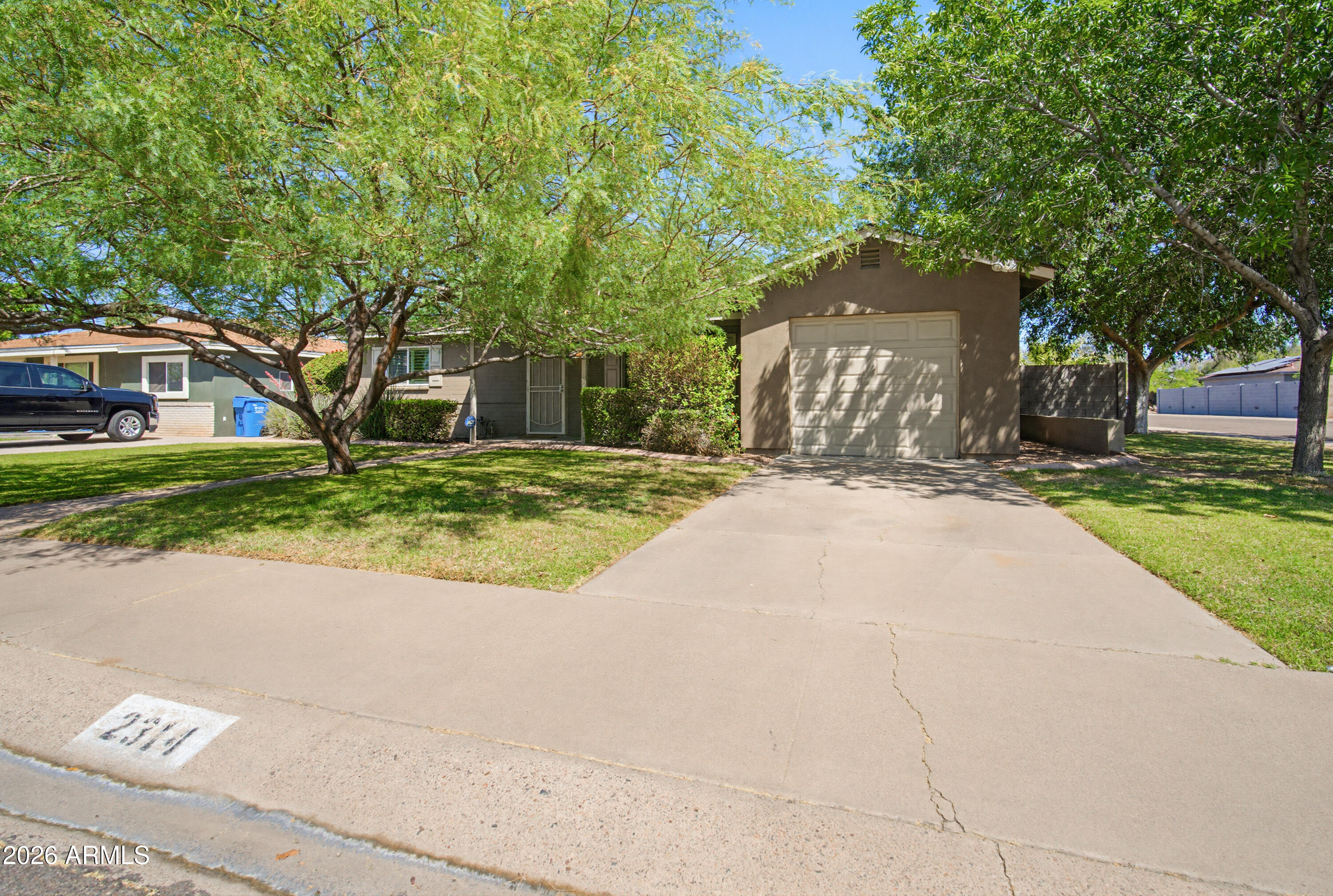 2314 E Montecito Avenue