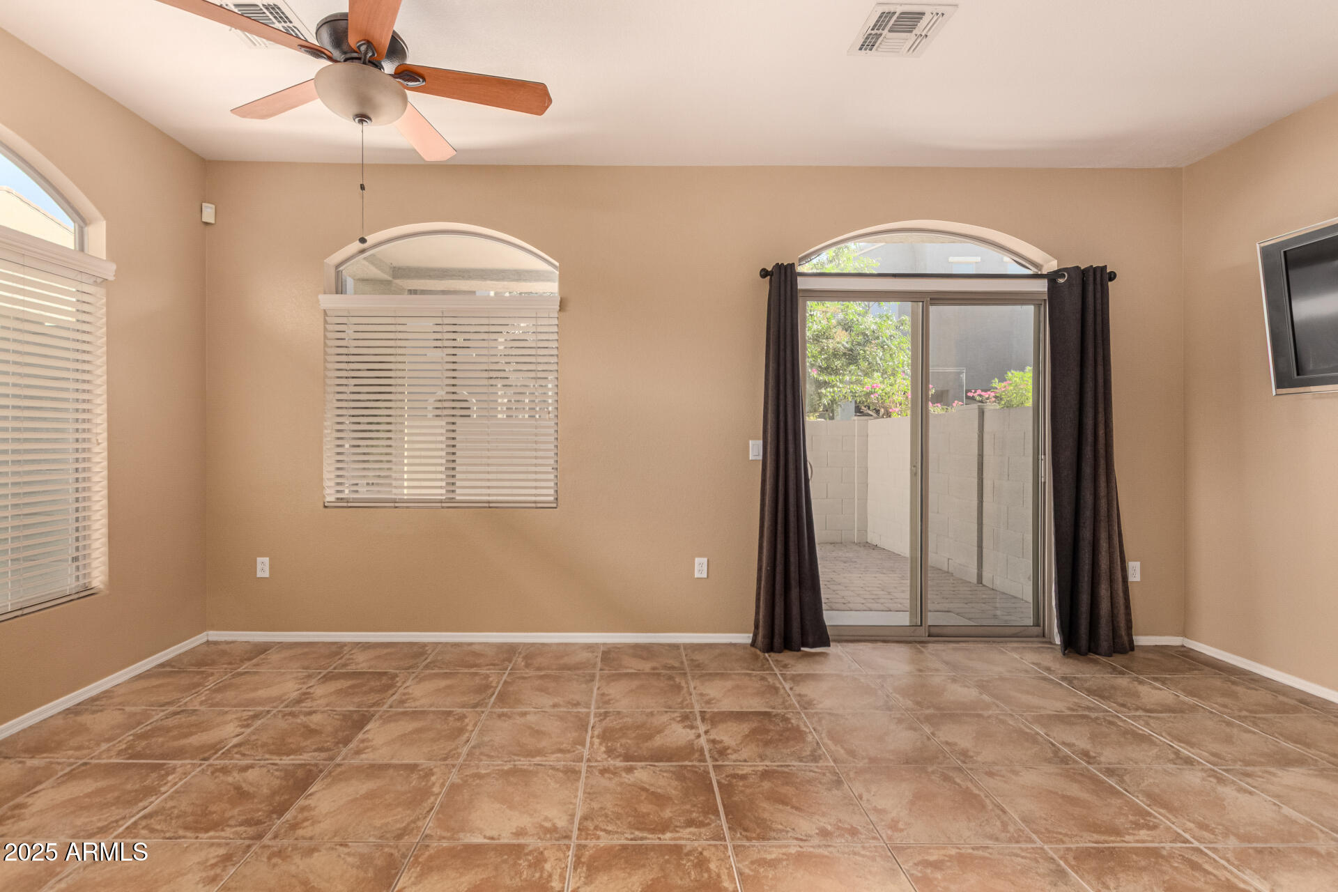 2401 E RIO SALADO Parkway 1101