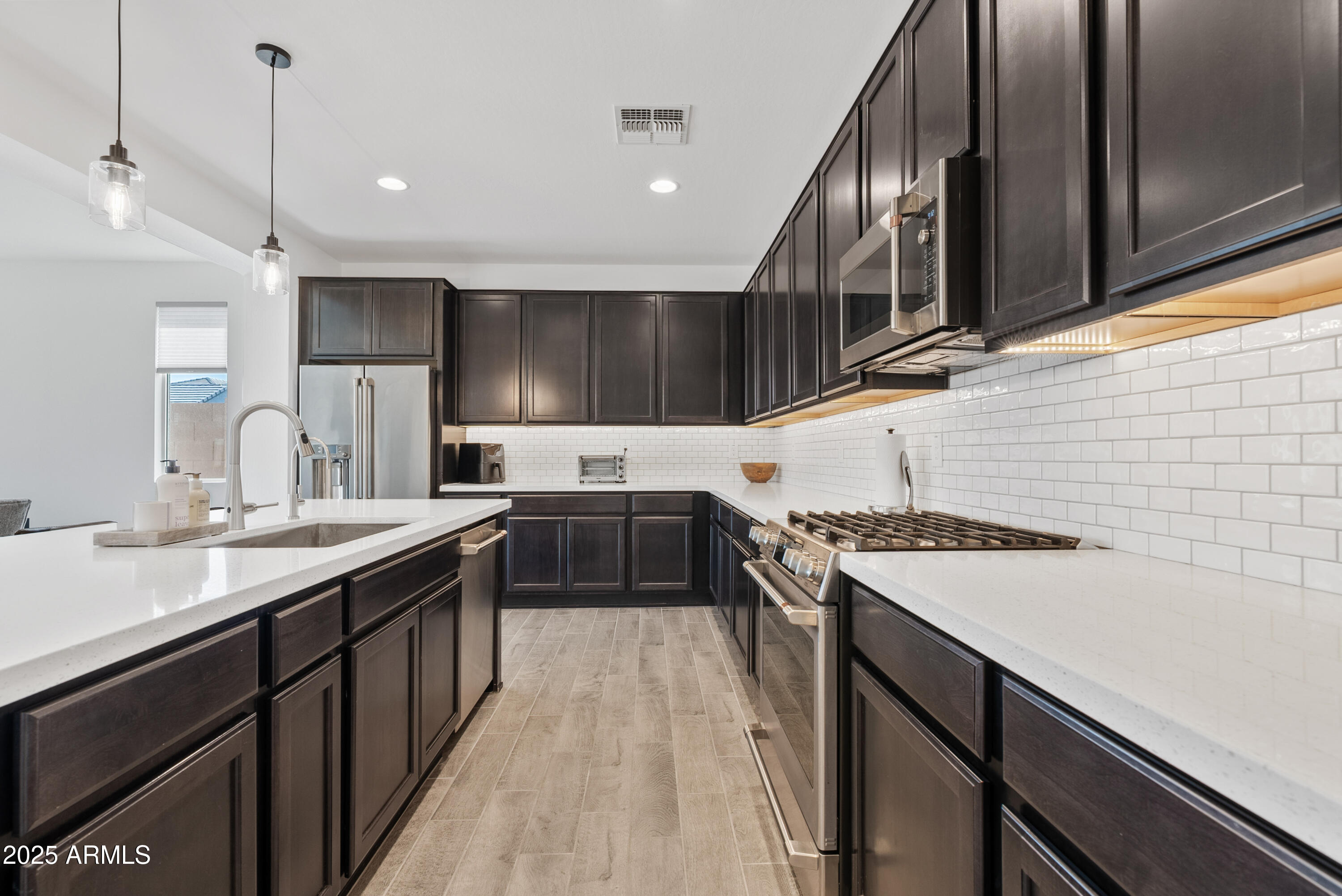 Homes 2 22938 E CALLE LUNA --