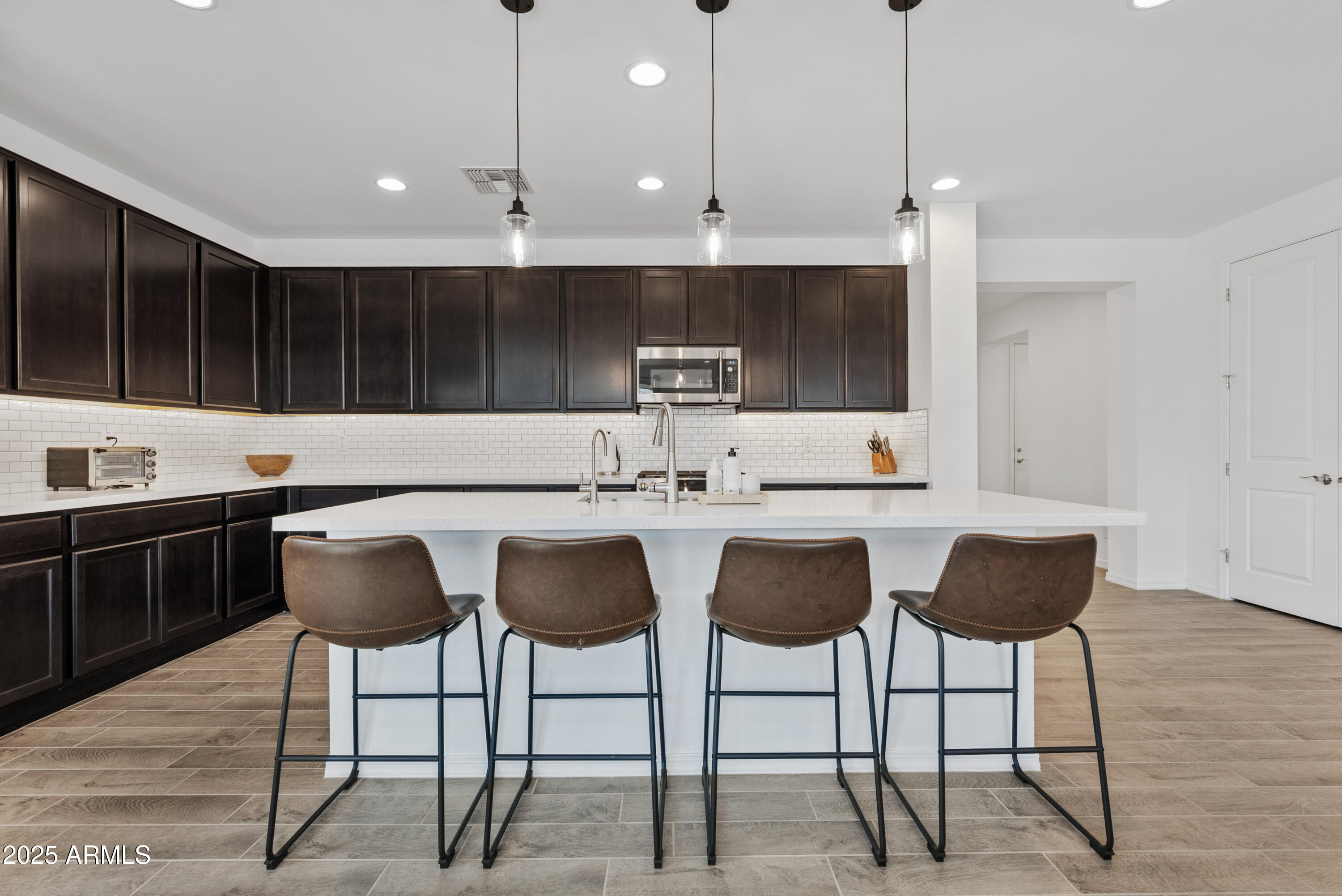 Homes 4 22938 E CALLE LUNA --