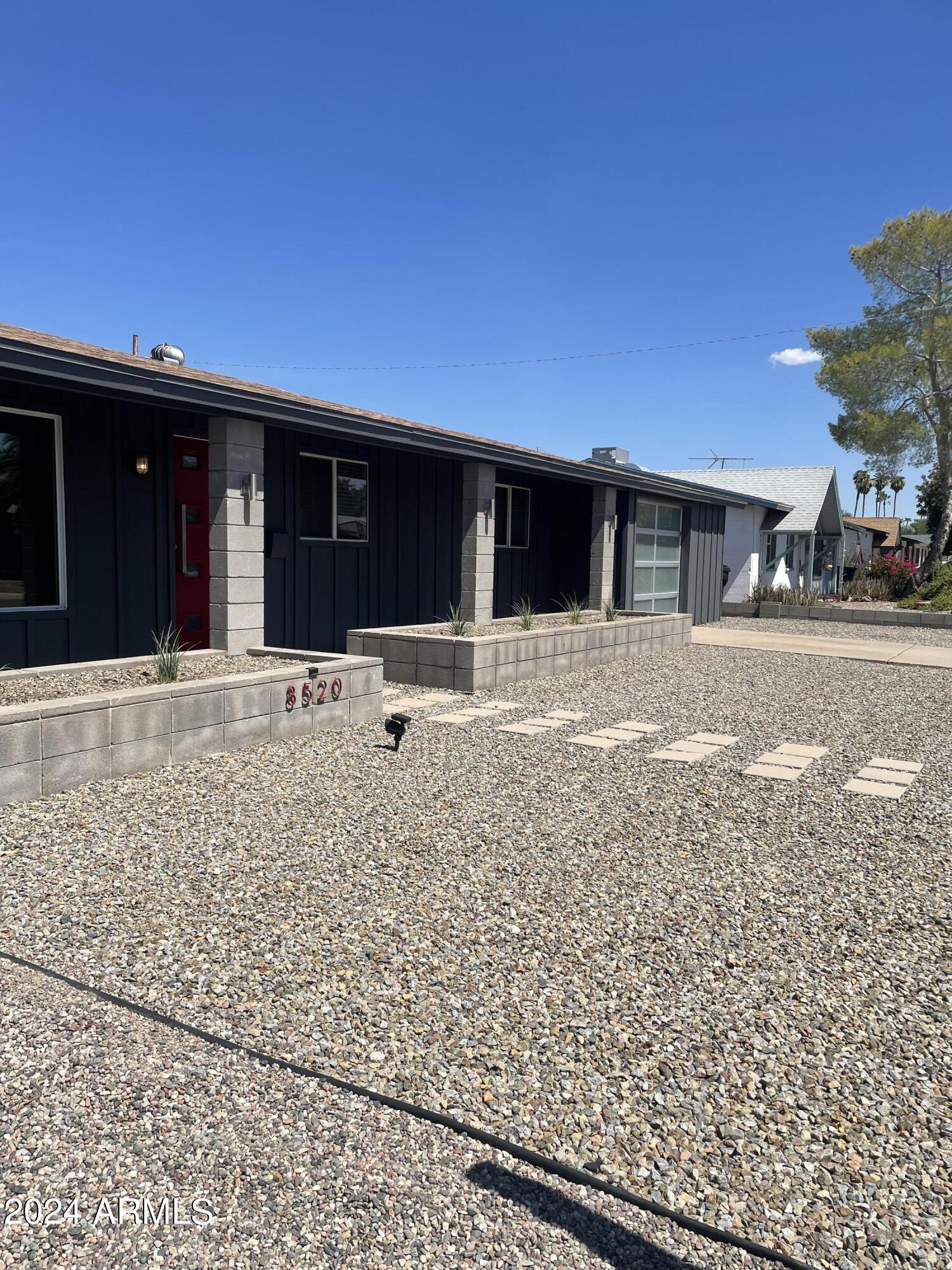 8520 E MACKENZIE Drive
