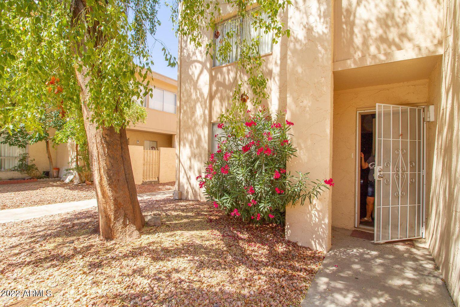 3524 W DUNLAP Avenue 105
