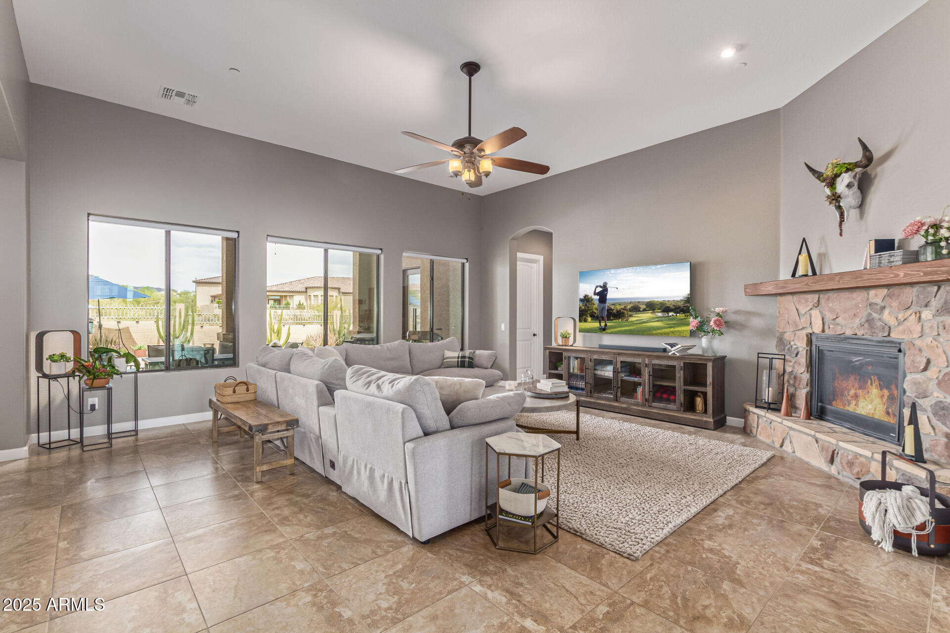 2255 N HILLRIDGE --