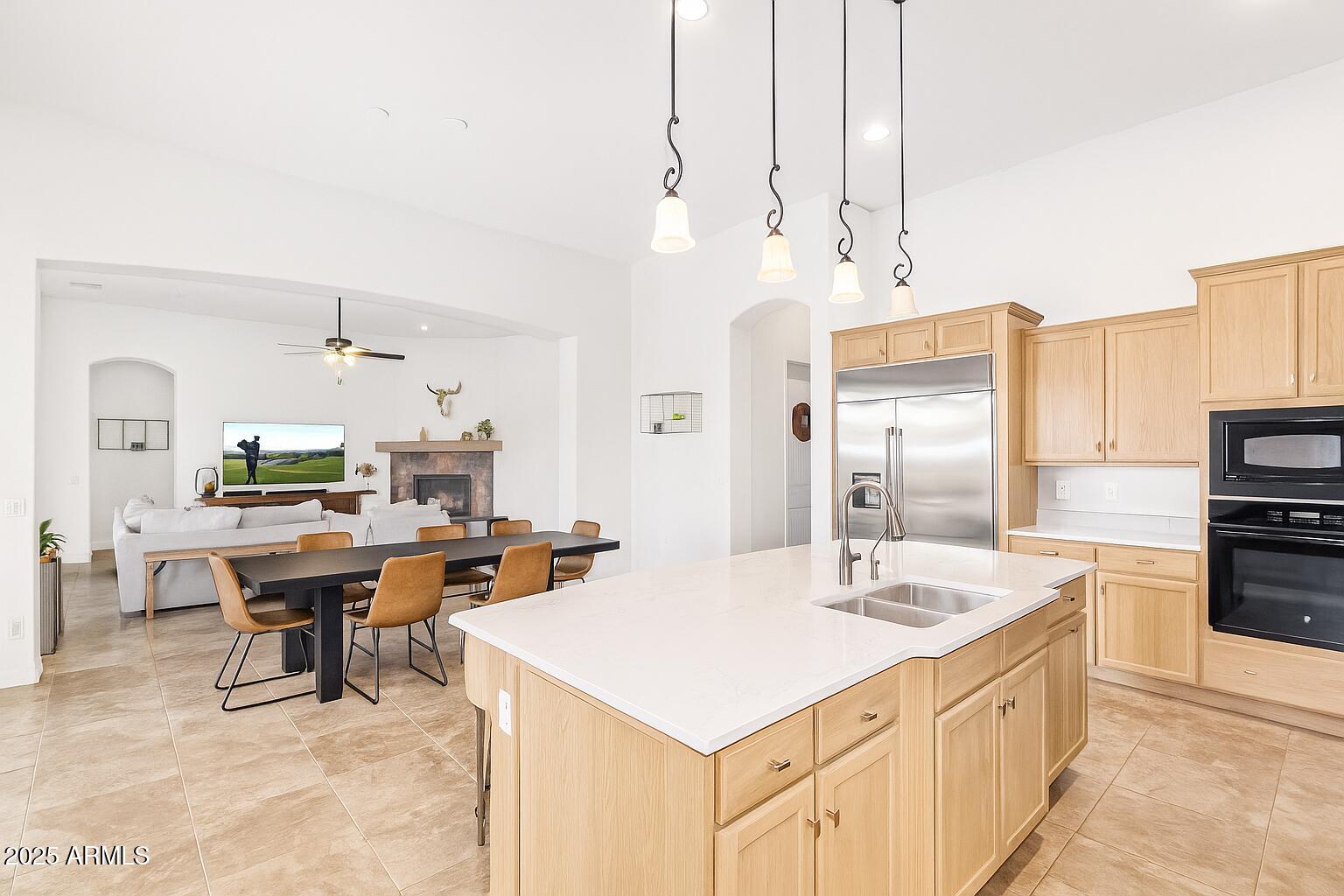 2255 N HILLRIDGE --