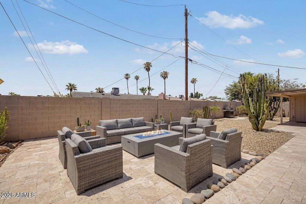 1043 E LILAC Drive