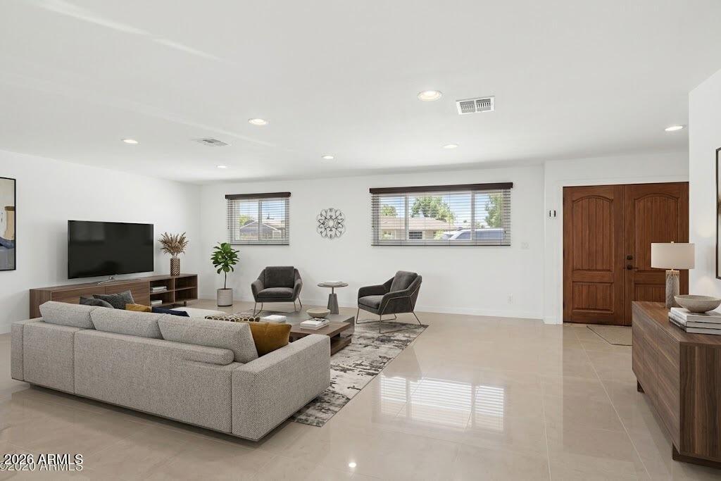 1043 E LILAC Drive