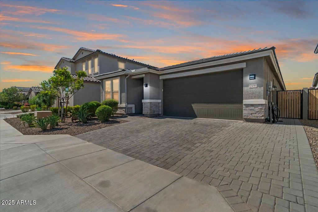 Photo of 12406 W Citrus Way, Litchfield Park, AZ 85340 (MLS # 6857953)